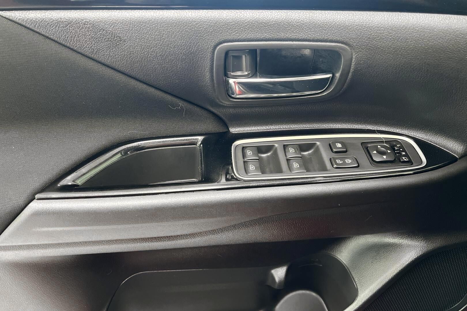 Mitsubishi Outlander PHEV iso kuva 20