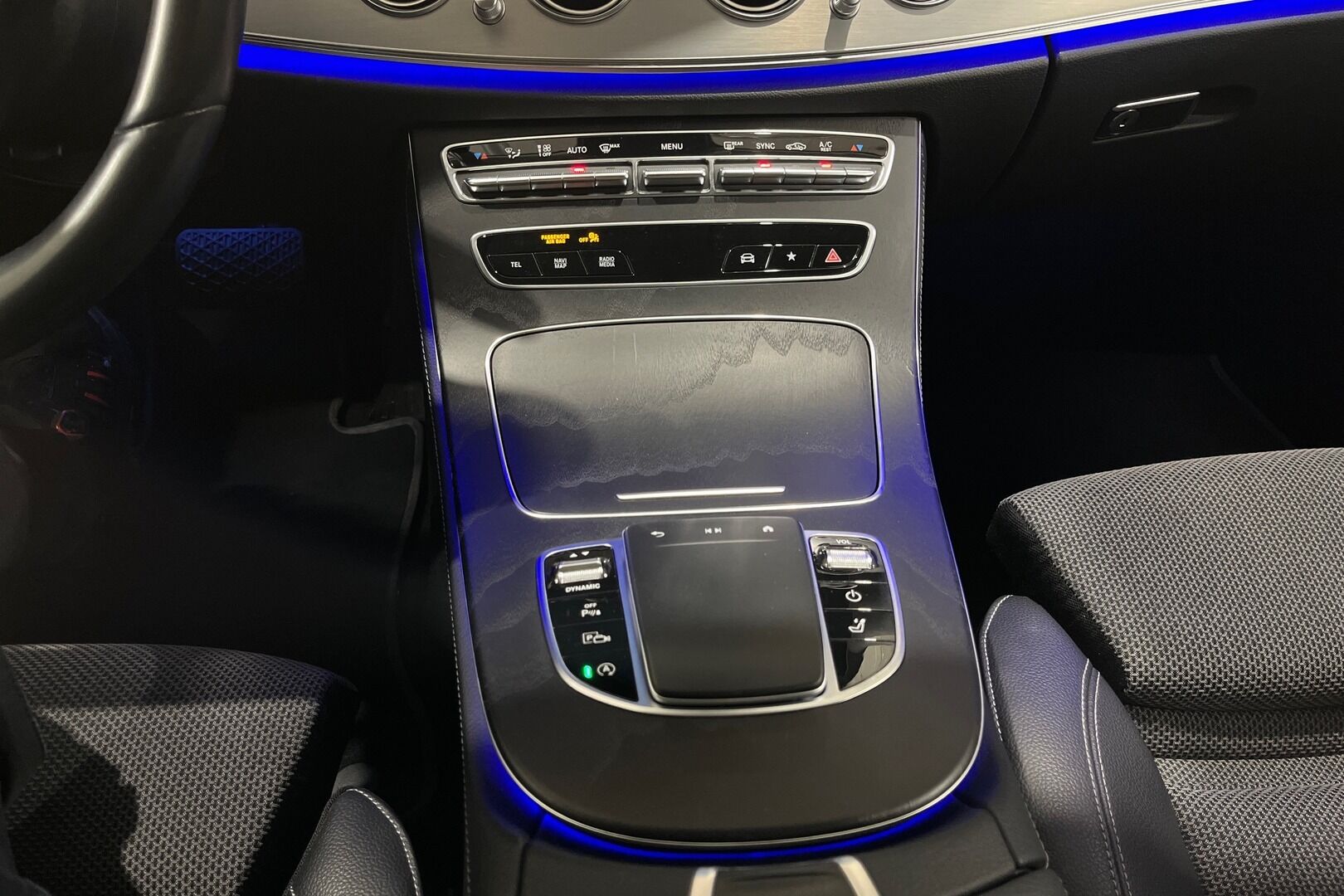 Mercedes-Benz E iso kuva 13