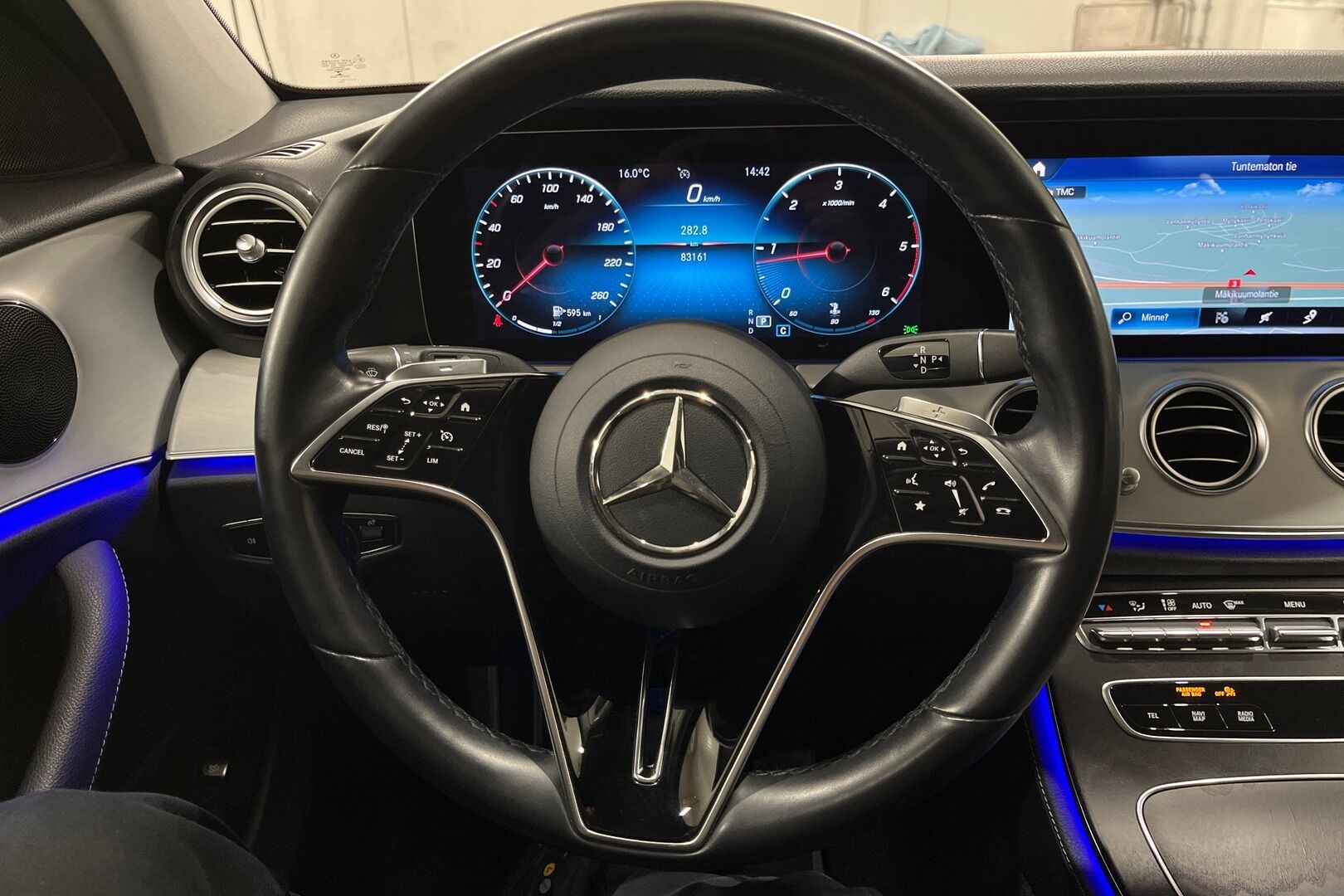 Mercedes-Benz E iso kuva 14