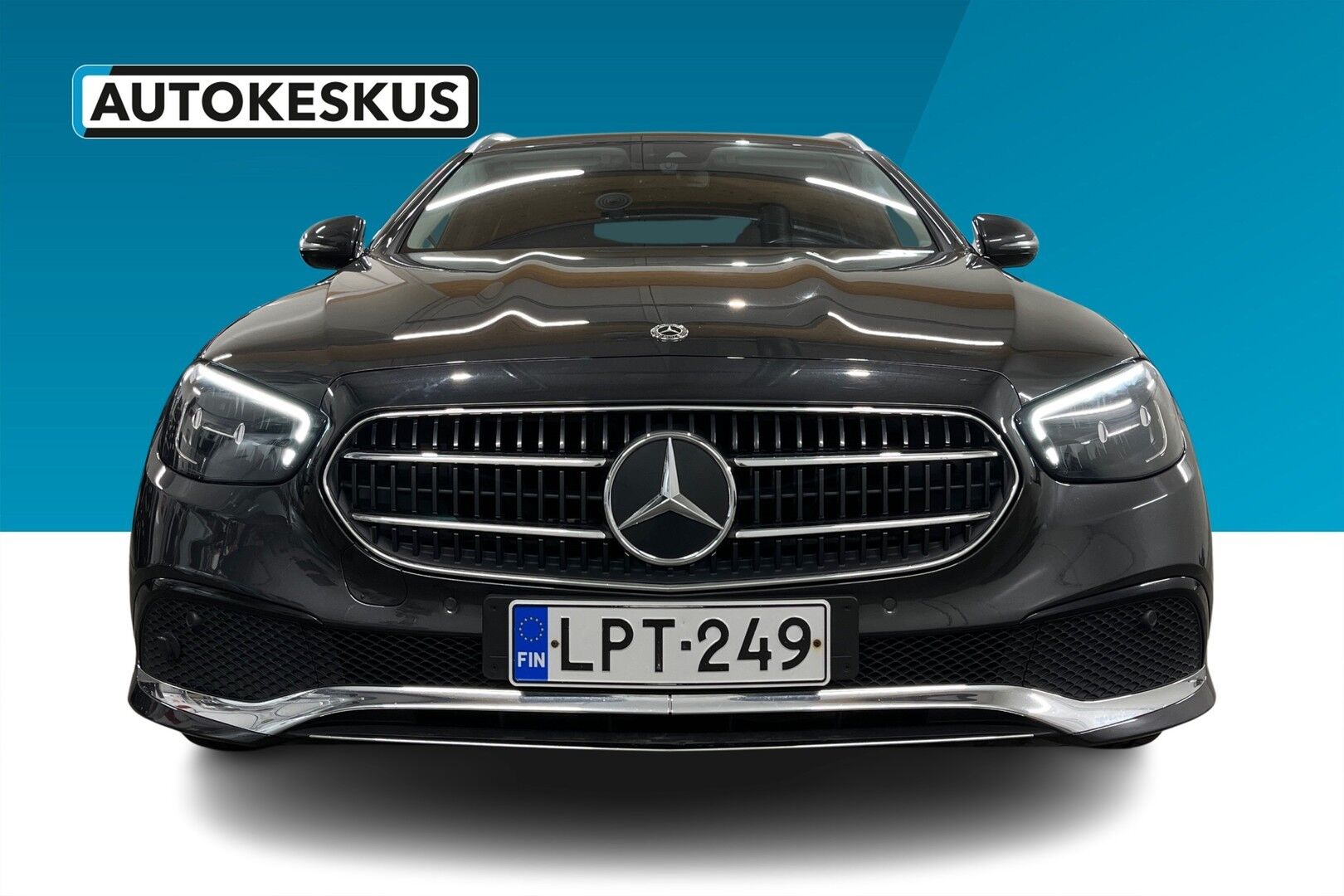 Mercedes-Benz E iso kuva 3