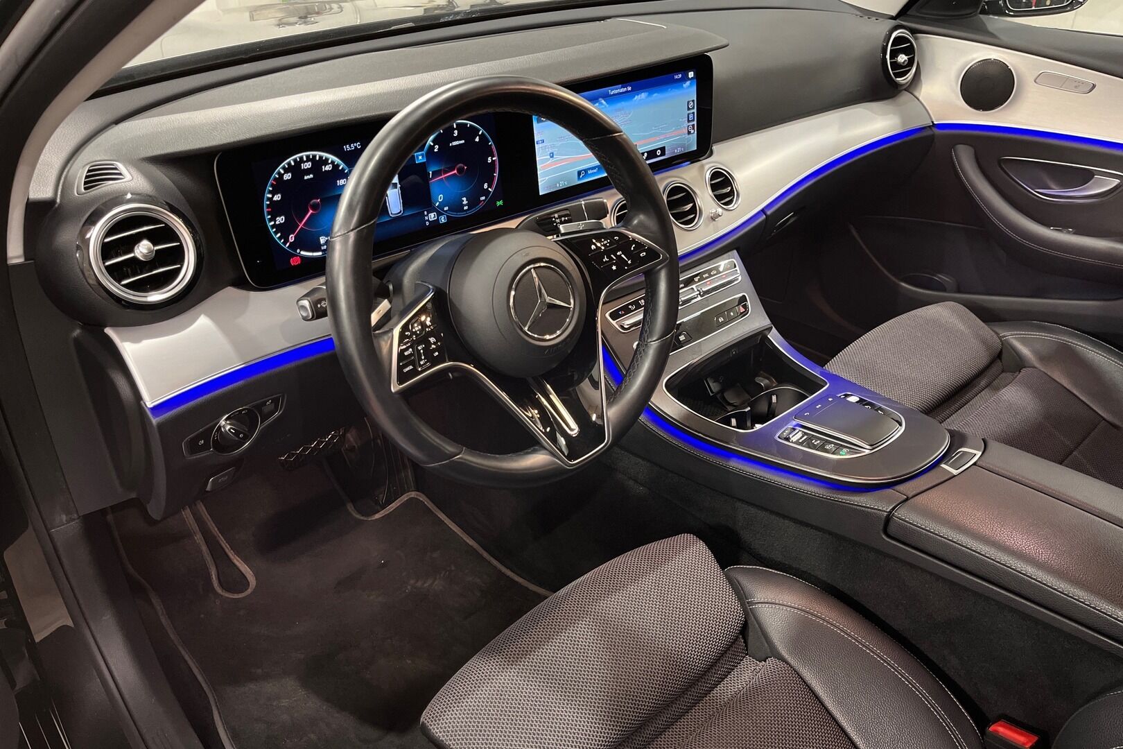 Mercedes-Benz E iso kuva 6