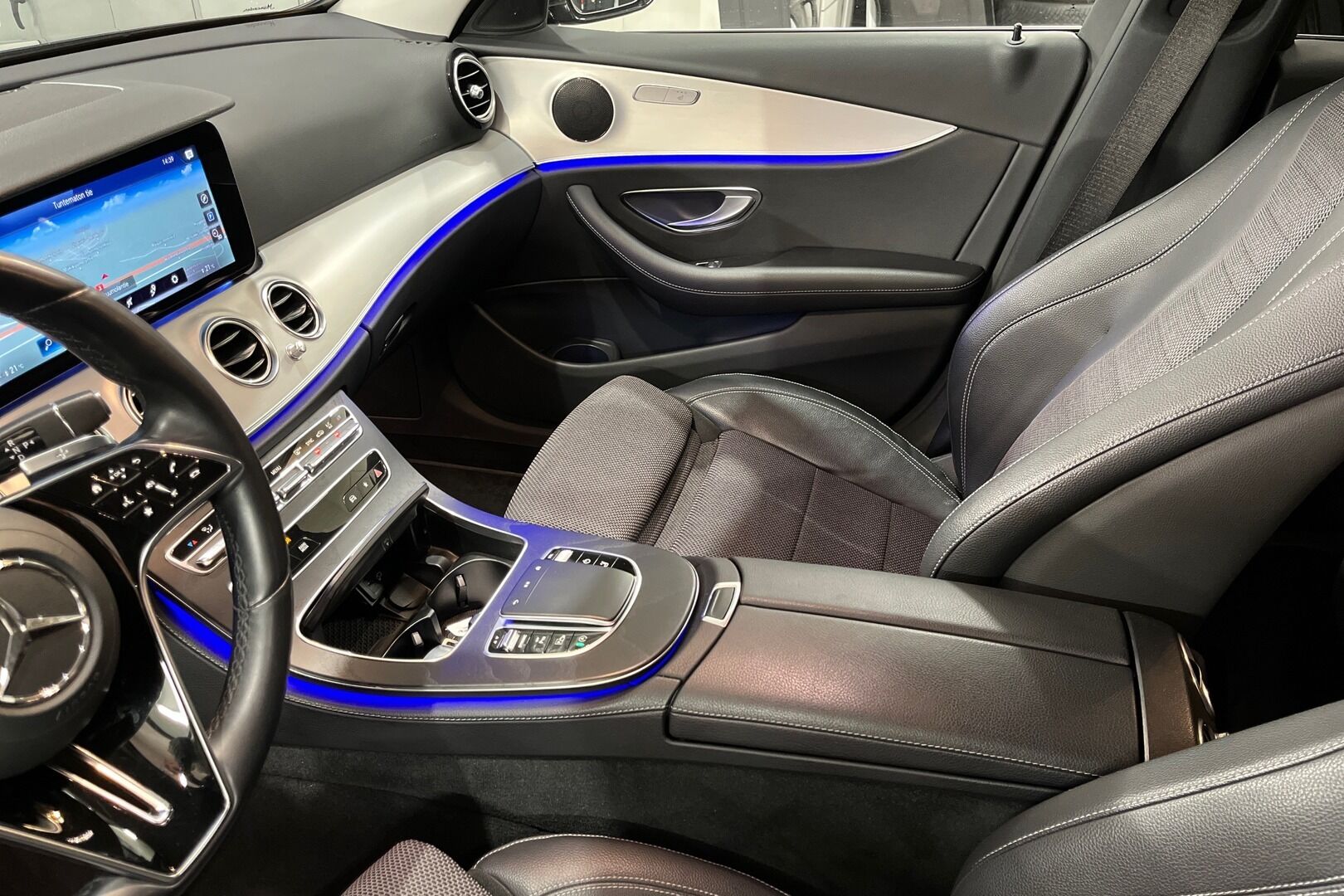 Mercedes-Benz E iso kuva 7