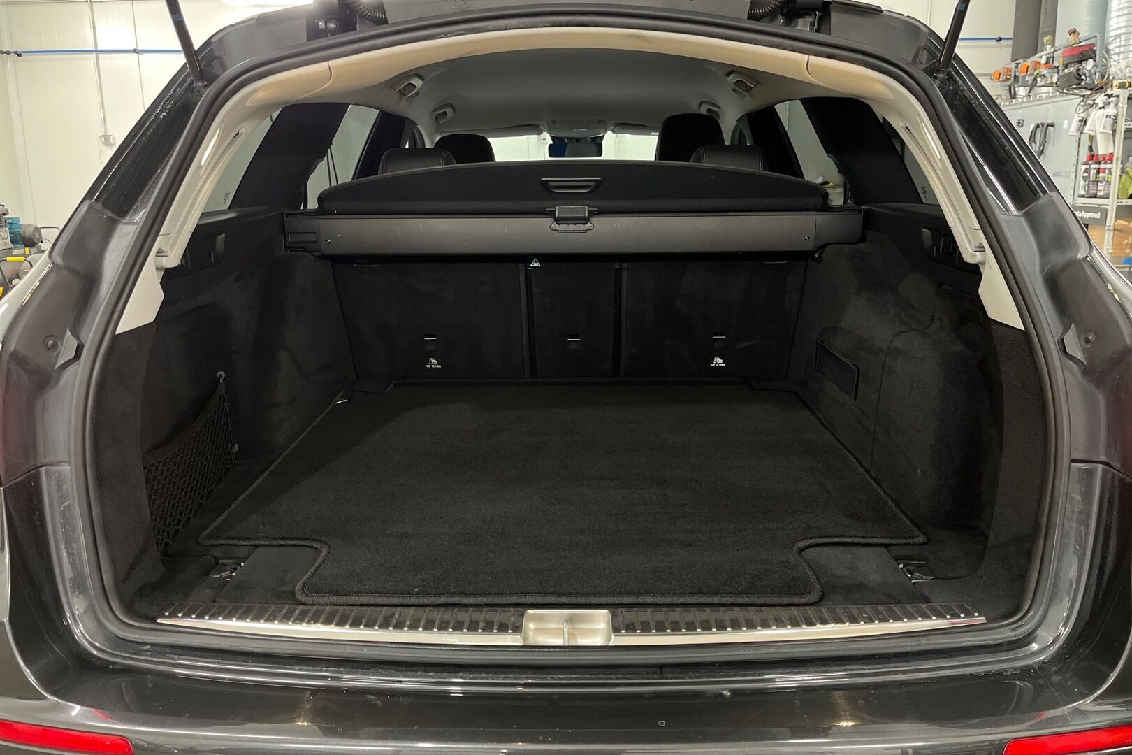 Mercedes-Benz E iso kuva 9