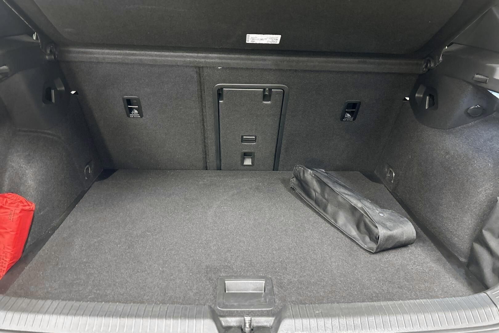 Volkswagen Golf iso kuva 10