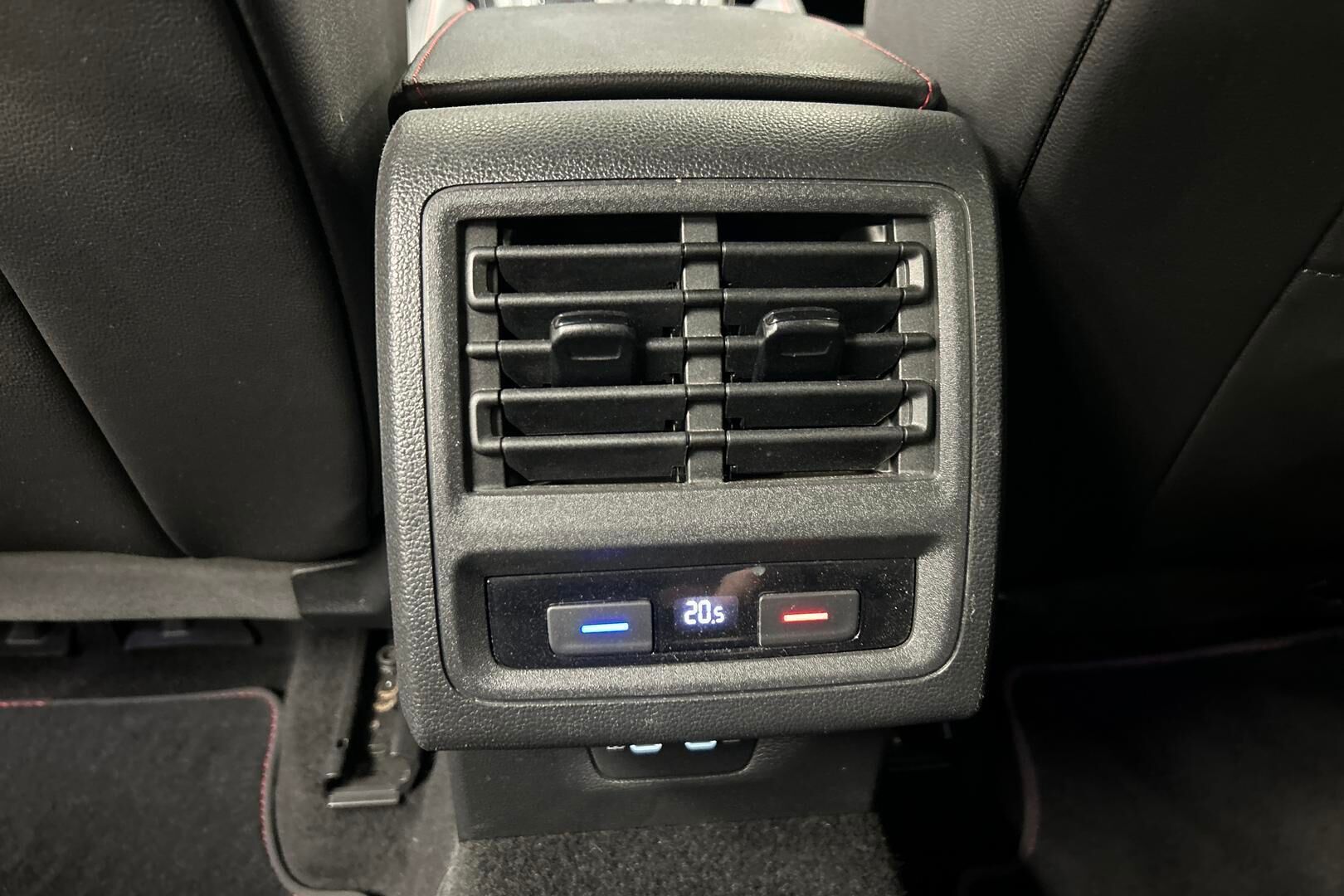 Volkswagen Golf iso kuva 21