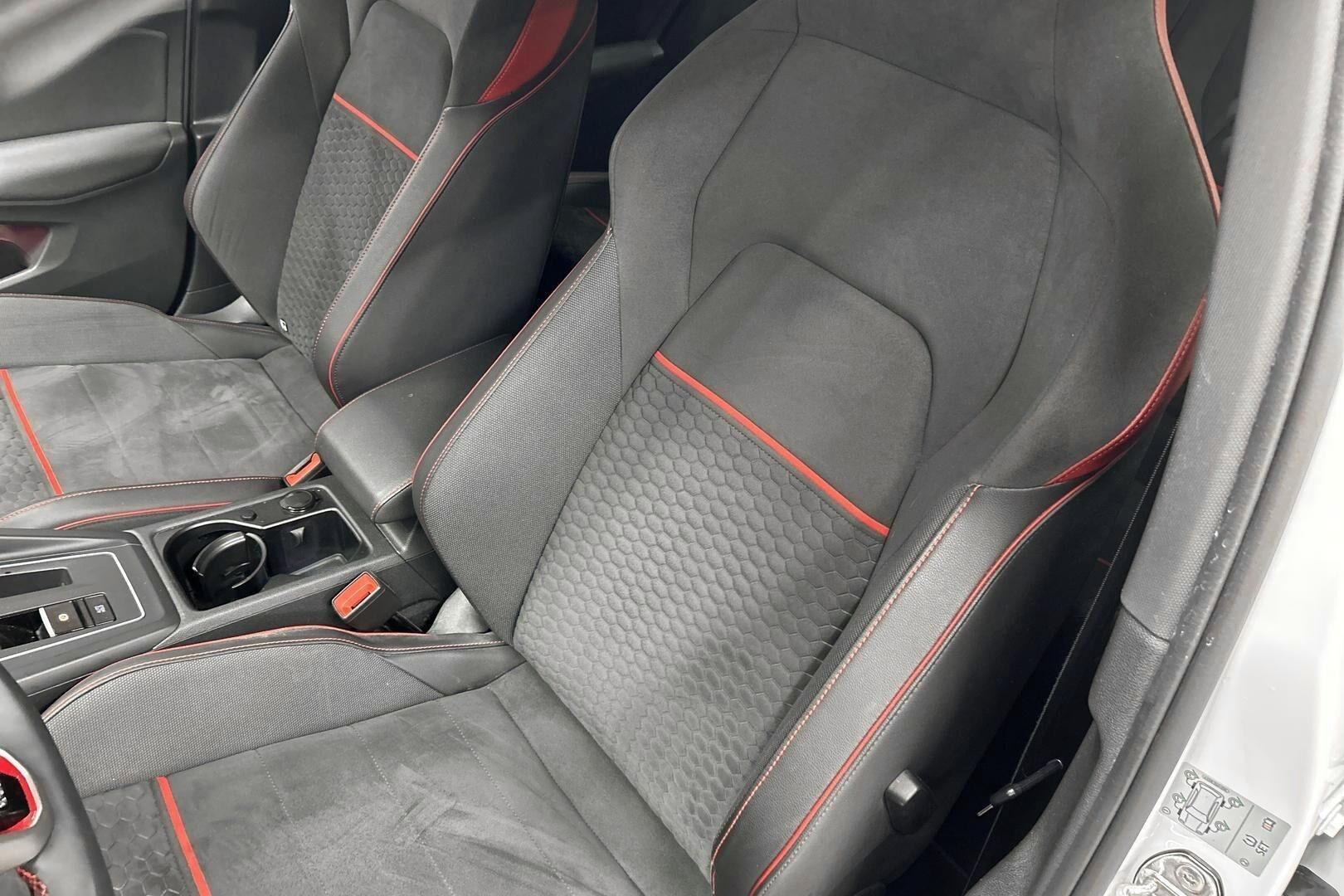 Volkswagen Golf iso kuva 22