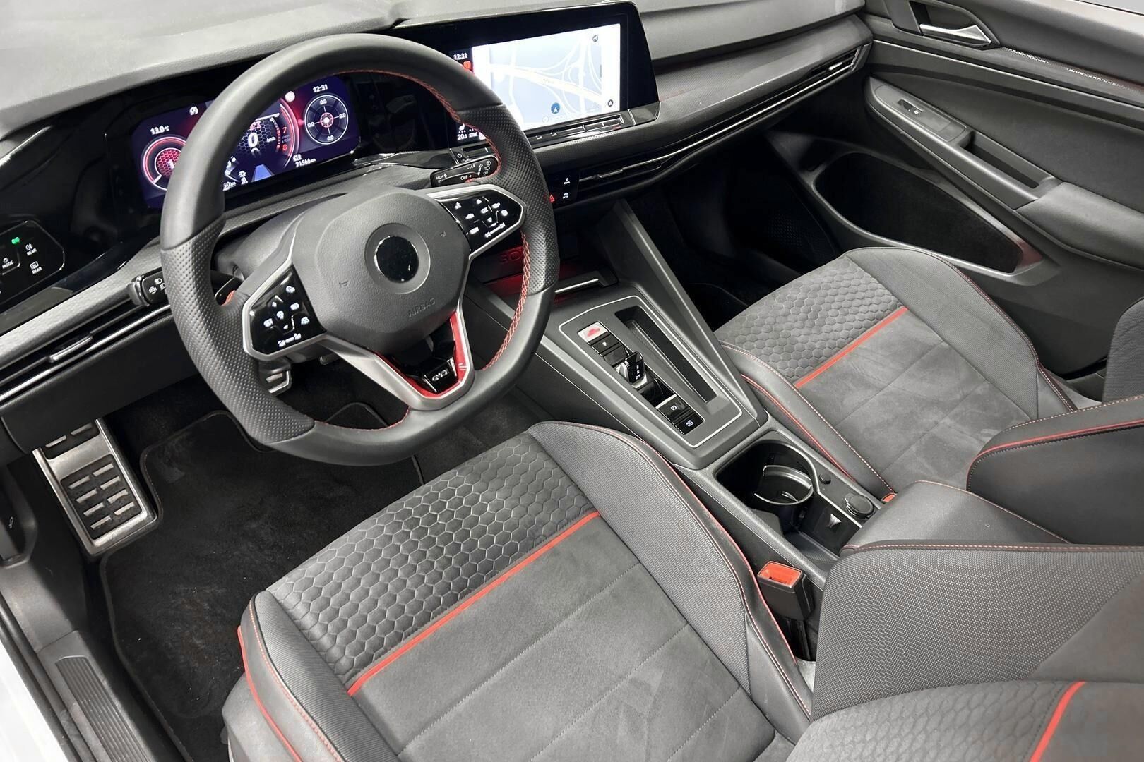 Volkswagen Golf iso kuva 7