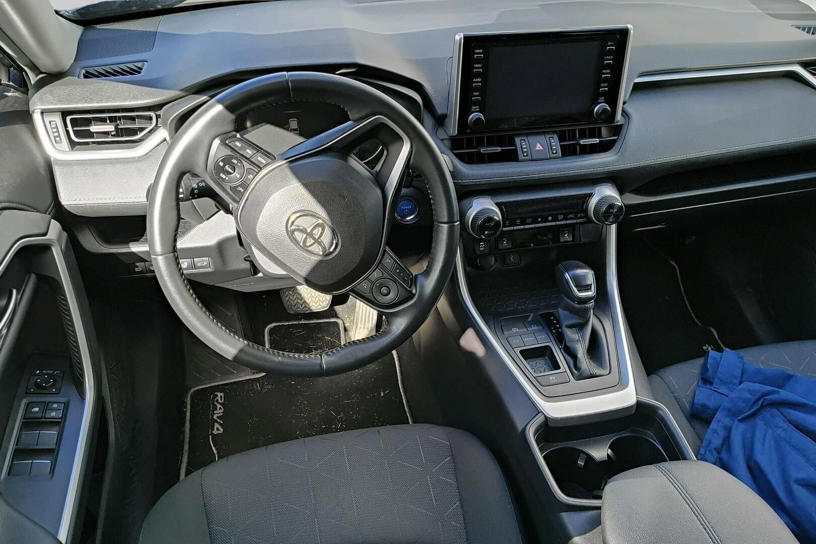 Toyota RAV4 iso kuva 1