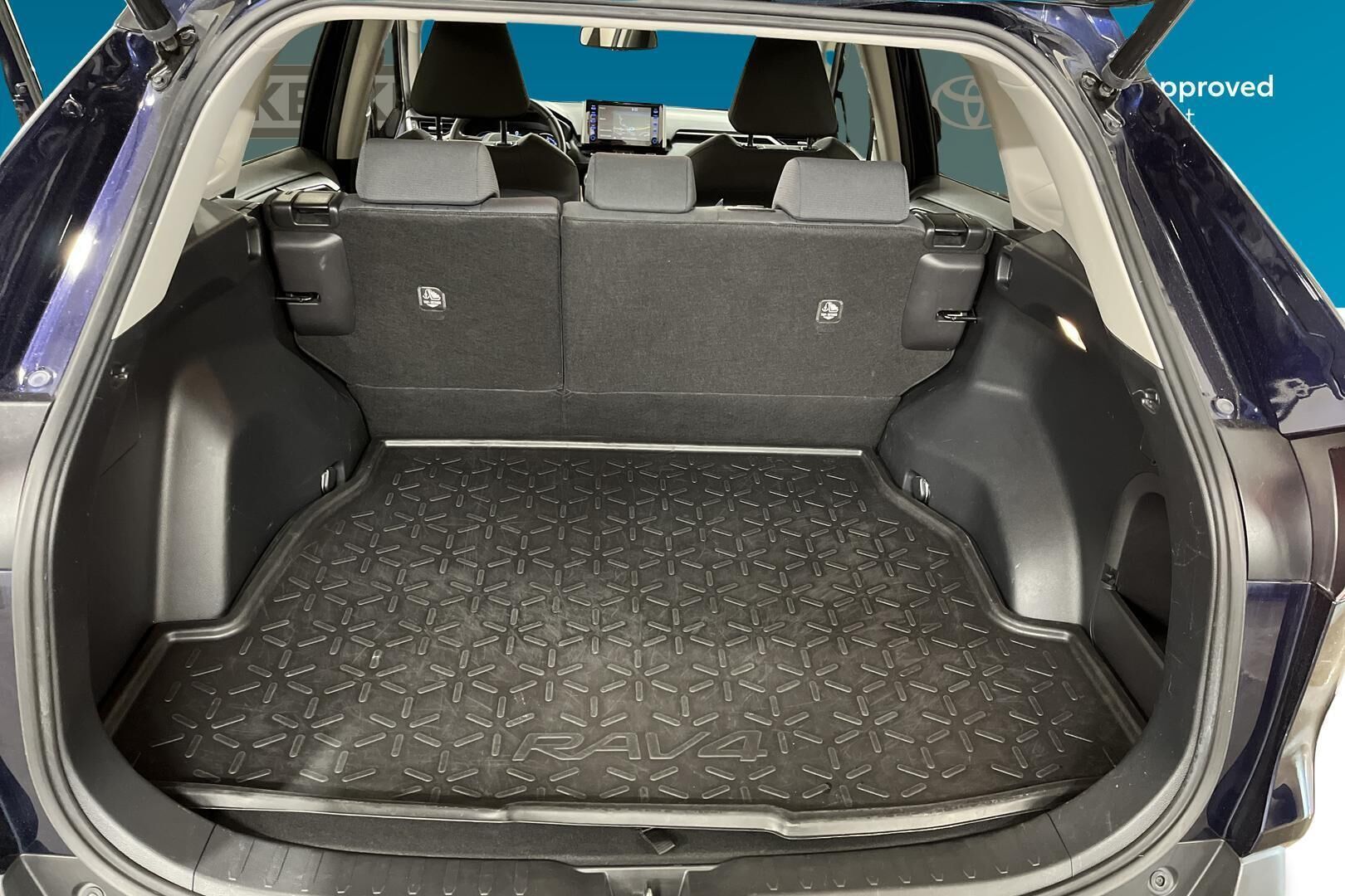 Toyota RAV4 iso kuva 11