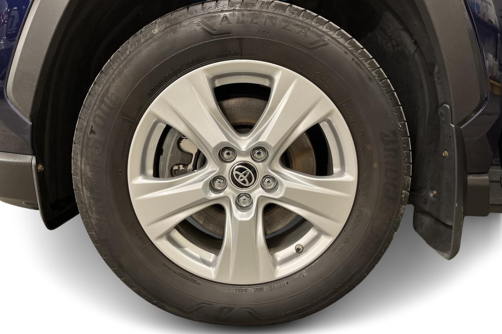 Toyota RAV4 iso kuva 12