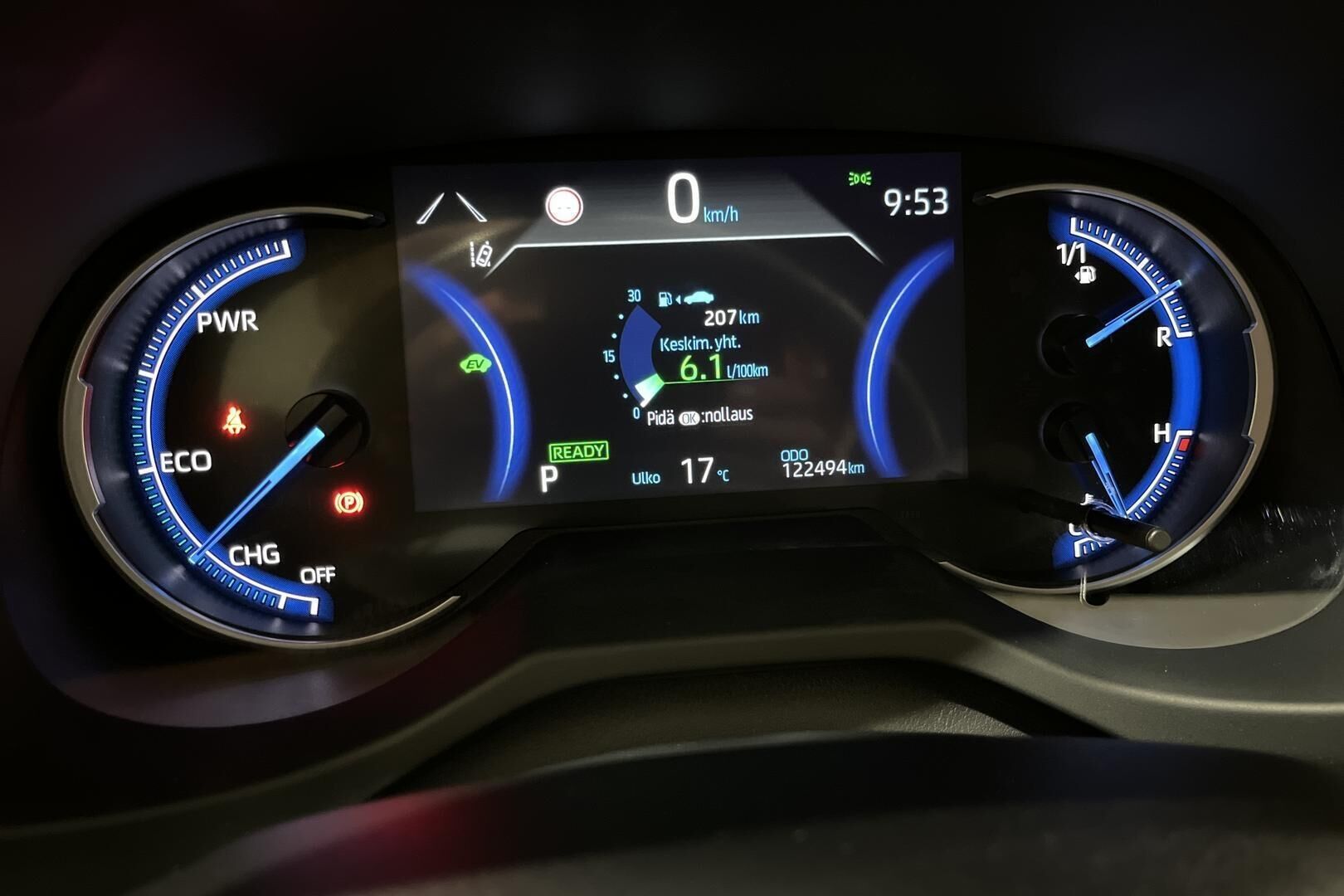 Toyota RAV4 iso kuva 14