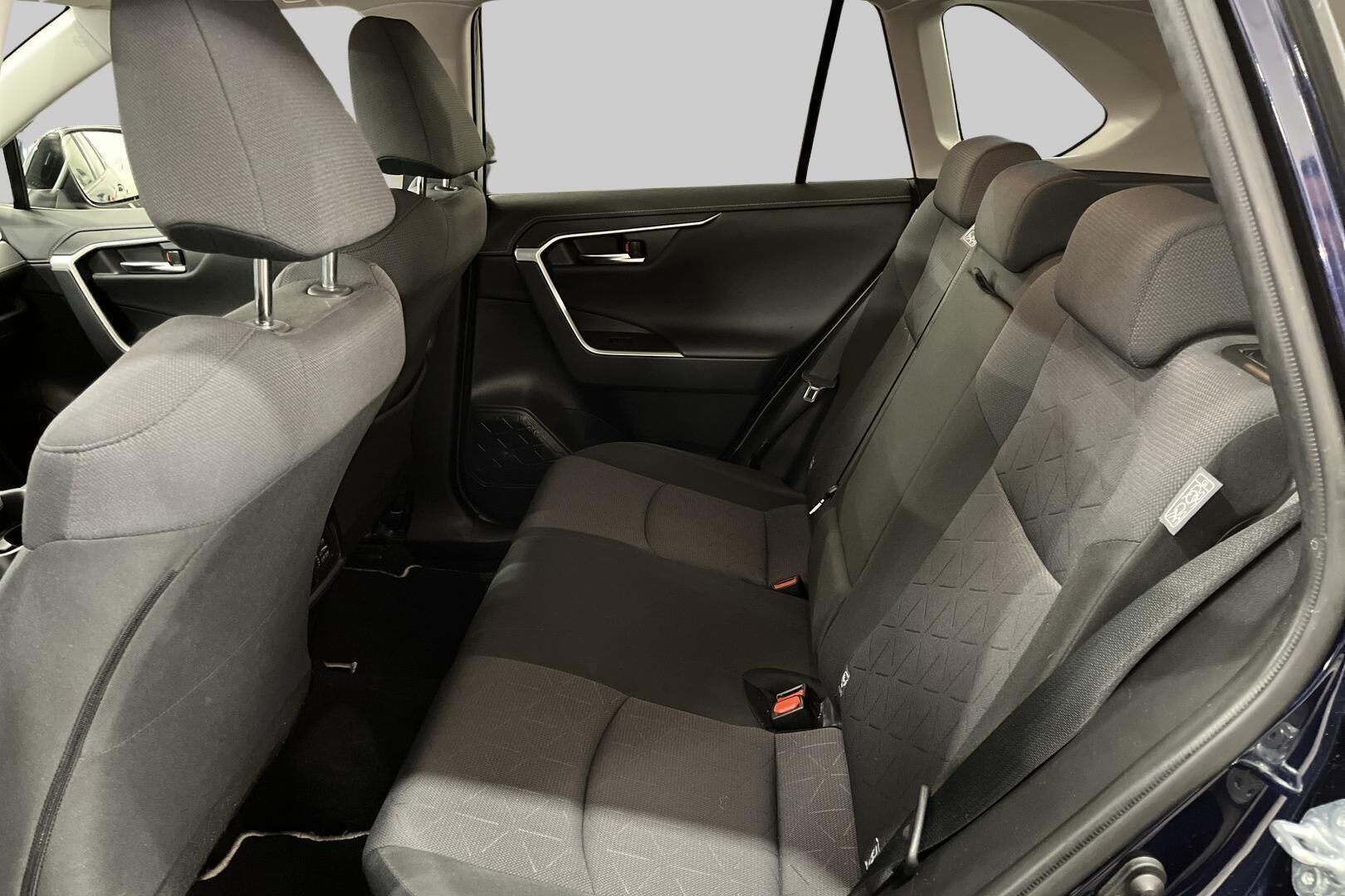 Toyota RAV4 iso kuva 9