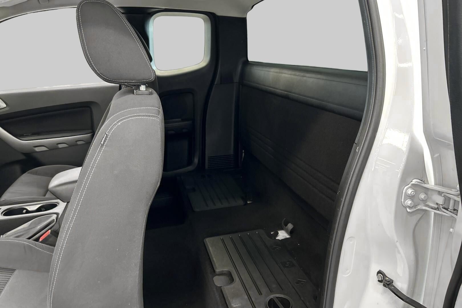 Ford Ranger iso kuva 10