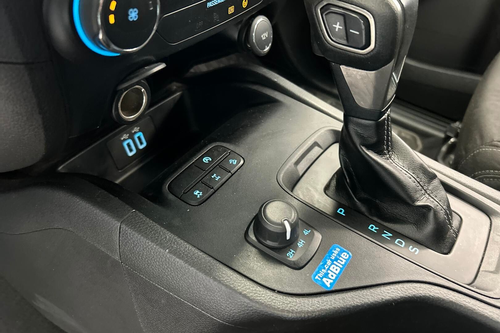 Ford Ranger iso kuva 16