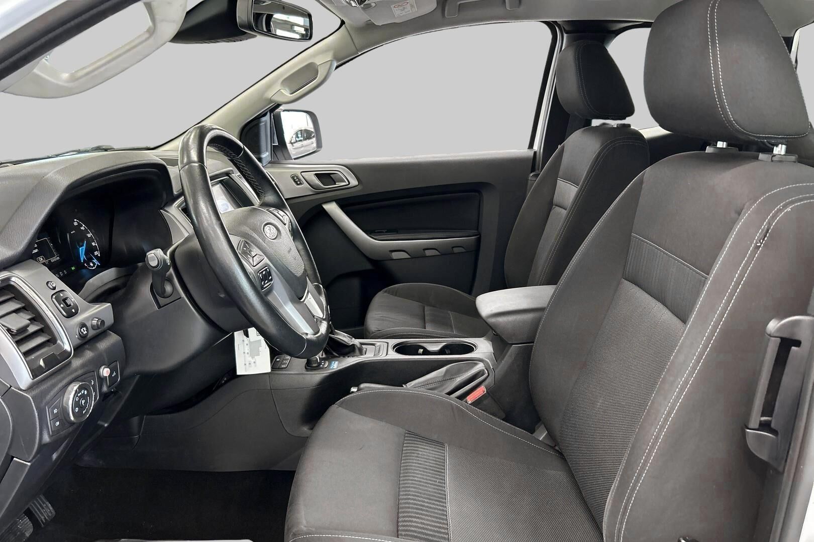 Ford Ranger iso kuva 9