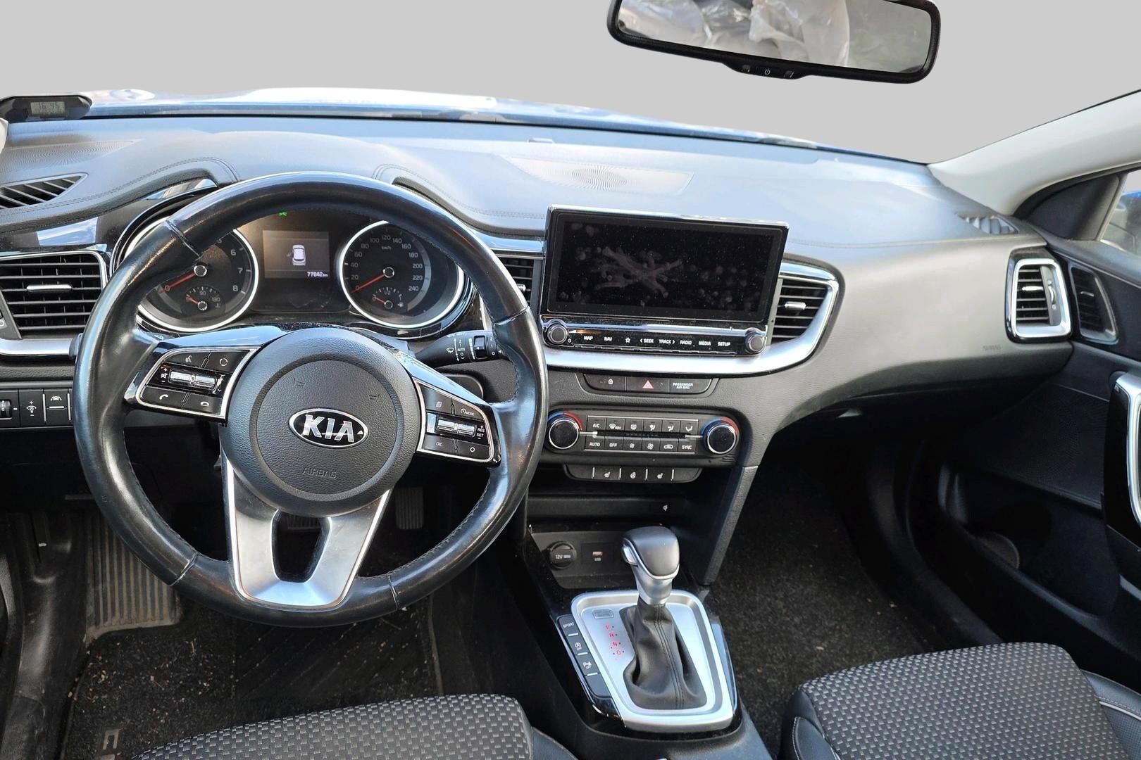 Kia Ceed iso kuva 2