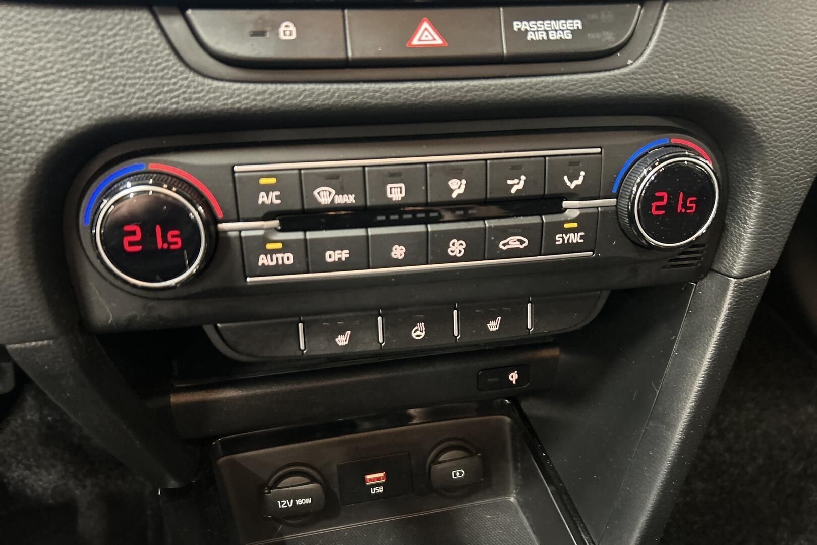 Kia Ceed iso kuva 22
