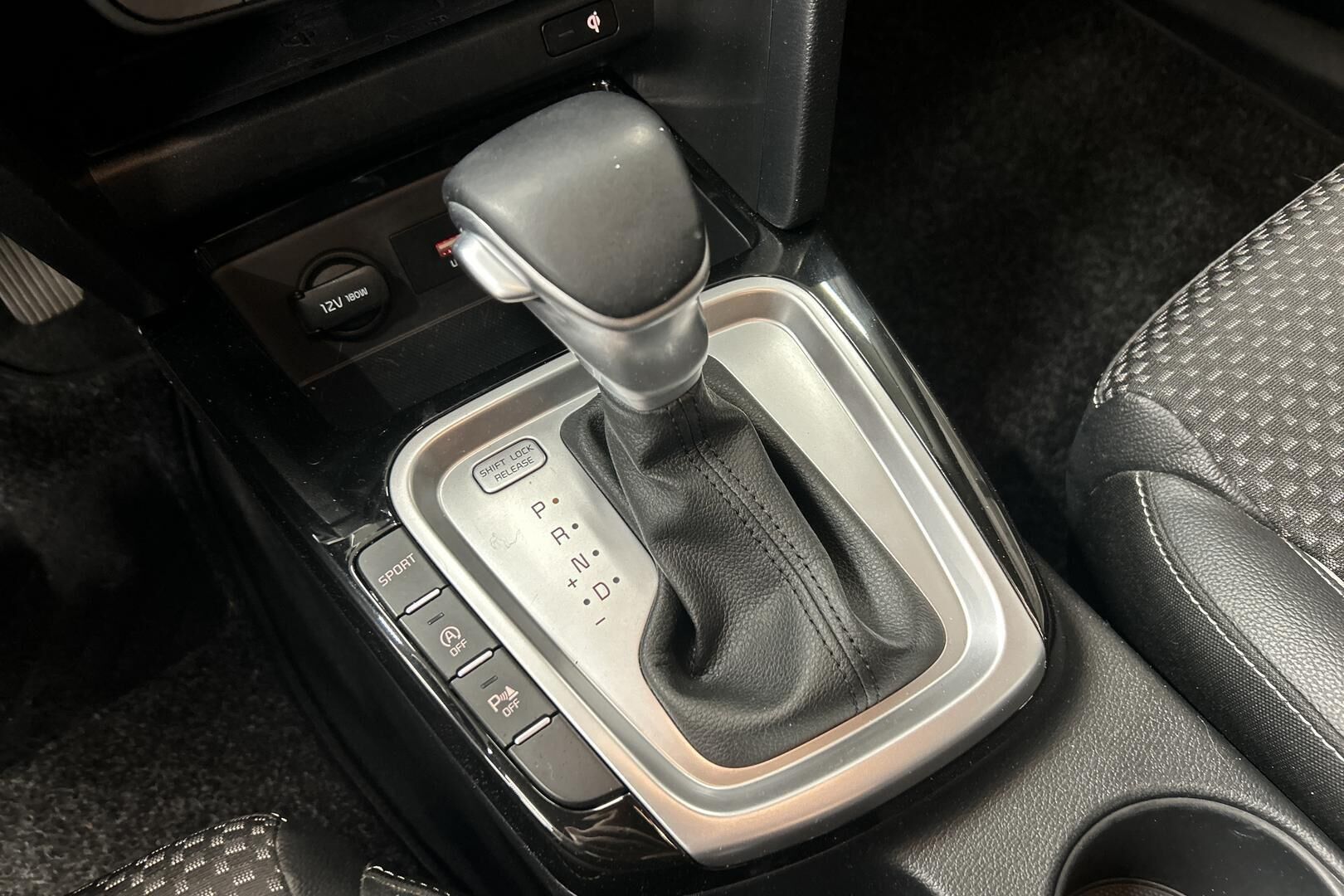 Kia Ceed iso kuva 23
