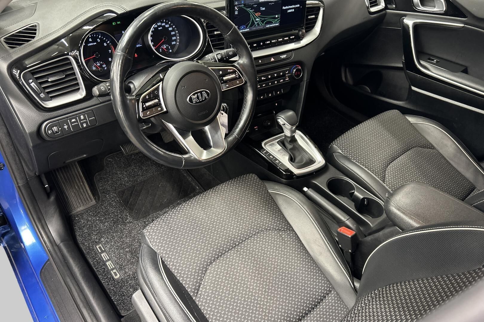 Kia Ceed iso kuva 9
