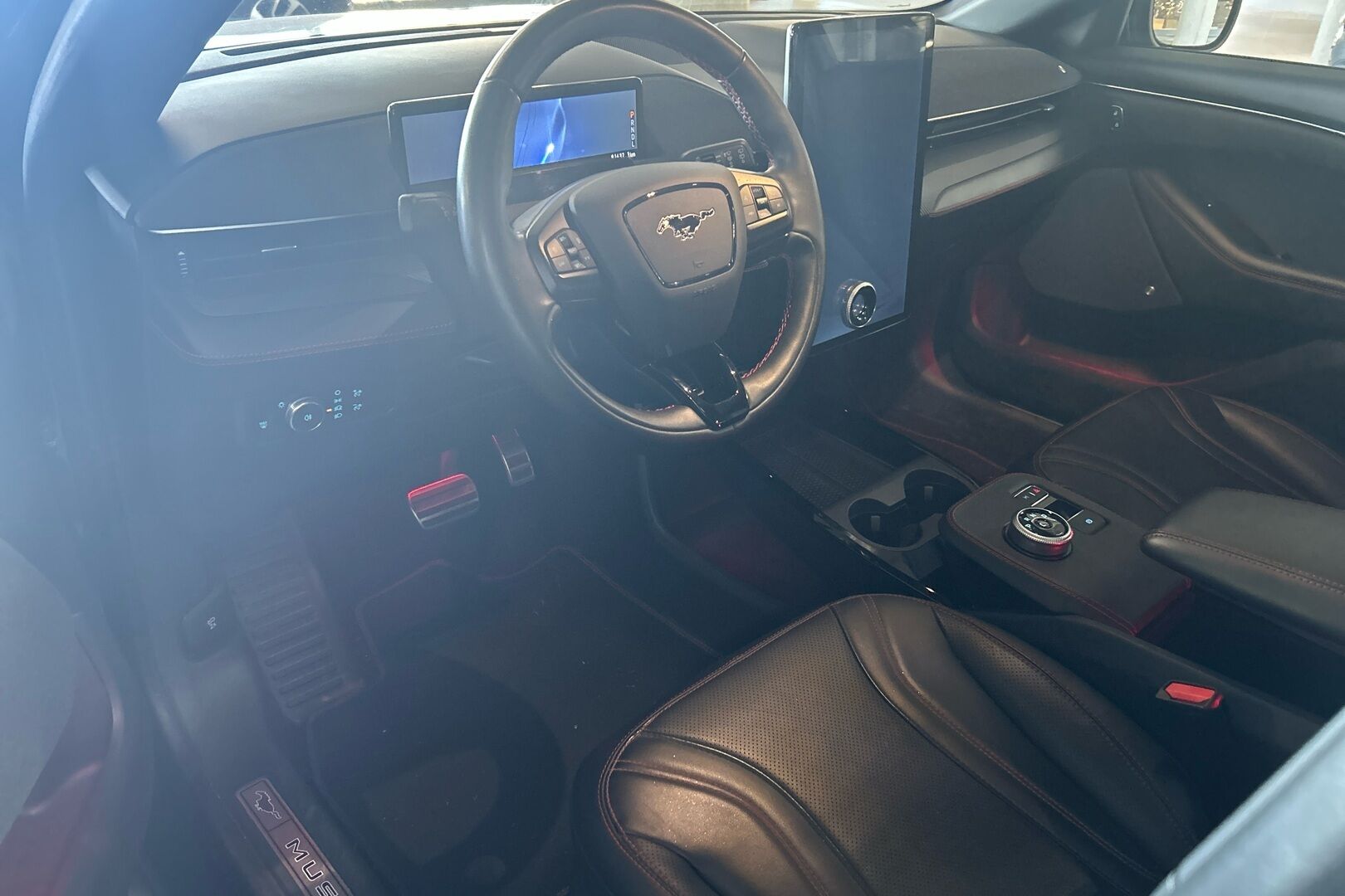 Ford Mustang Mach-E iso kuva 2