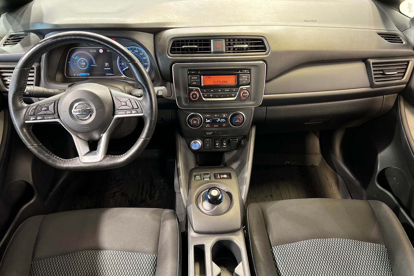 Nissan Leaf iso kuva 10