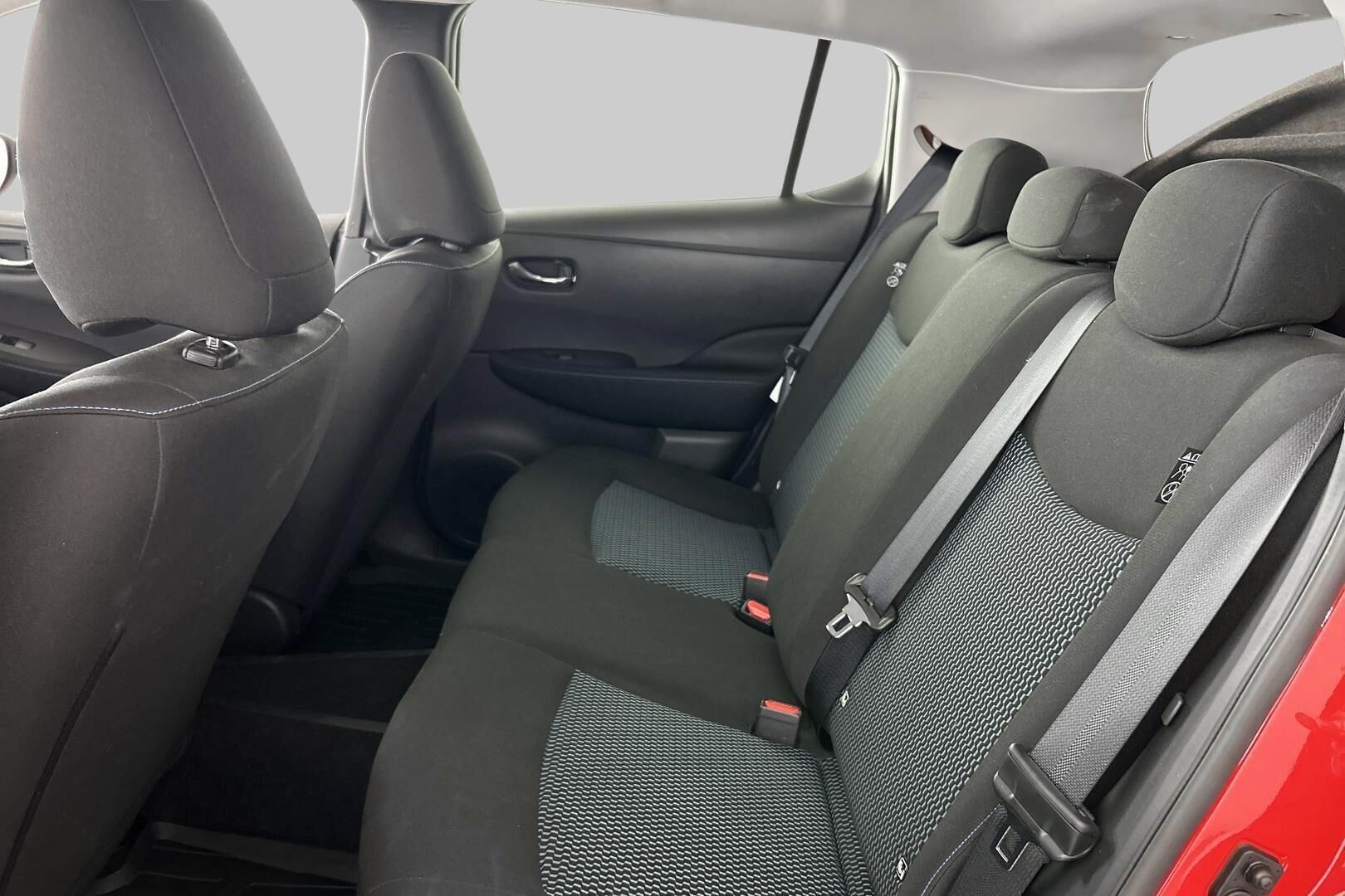Nissan Leaf iso kuva 9