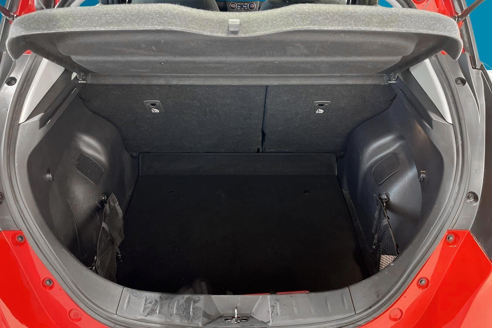 Nissan Leaf iso kuva 11