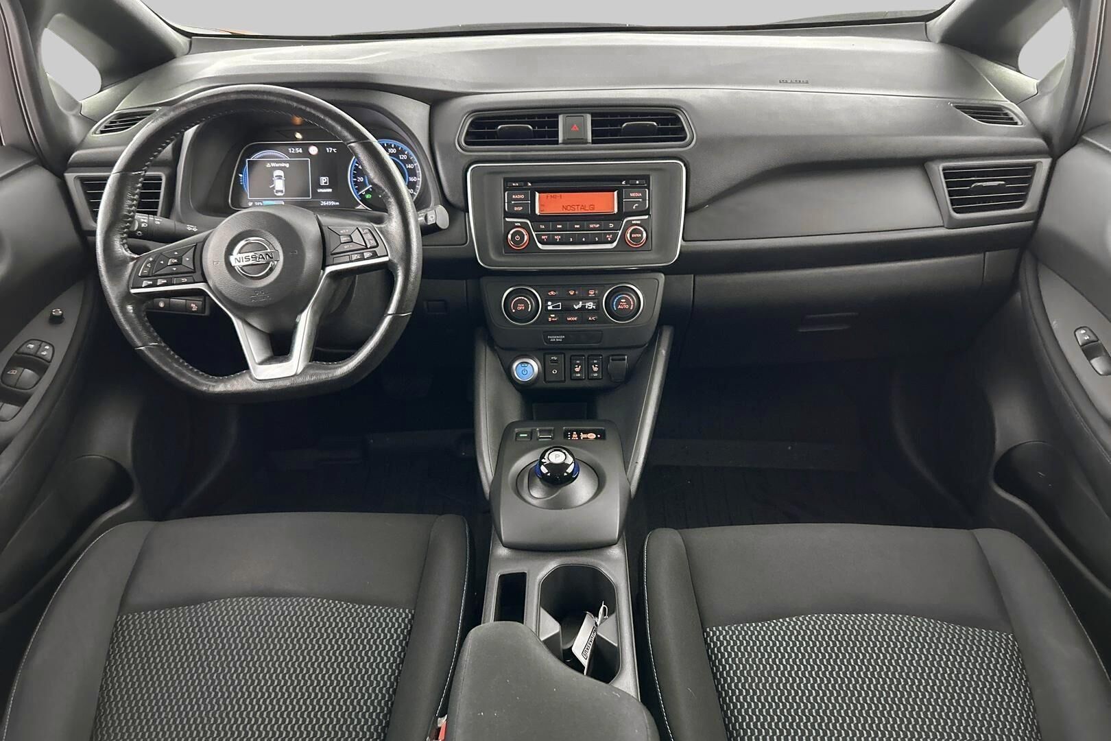 Nissan Leaf iso kuva 10