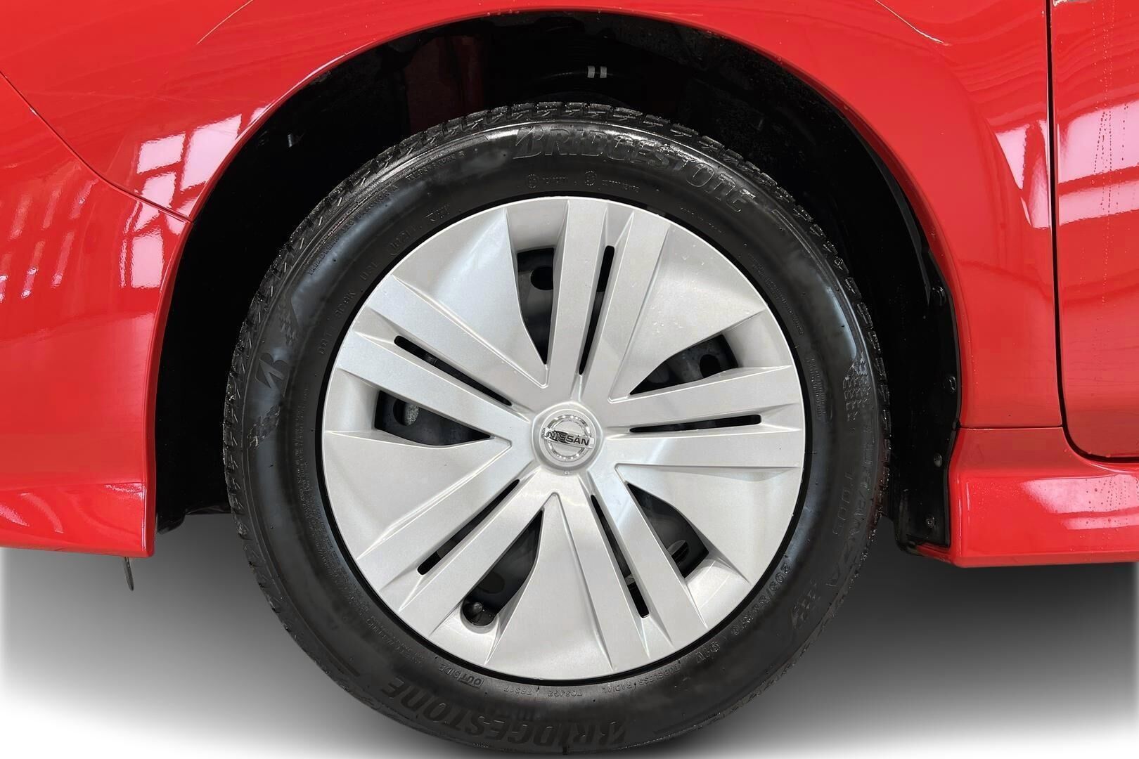 Nissan Leaf iso kuva 12