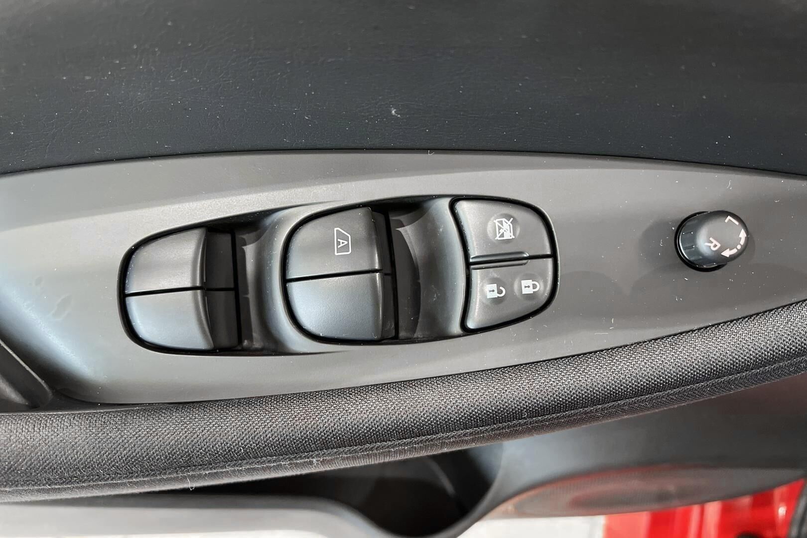 Nissan Leaf iso kuva 13