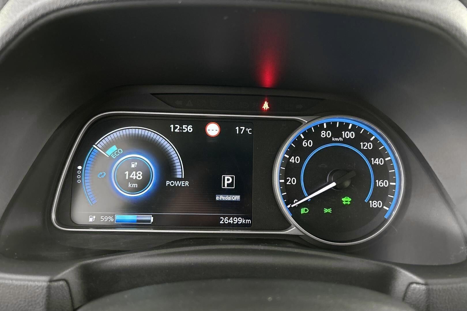 Nissan Leaf iso kuva 12