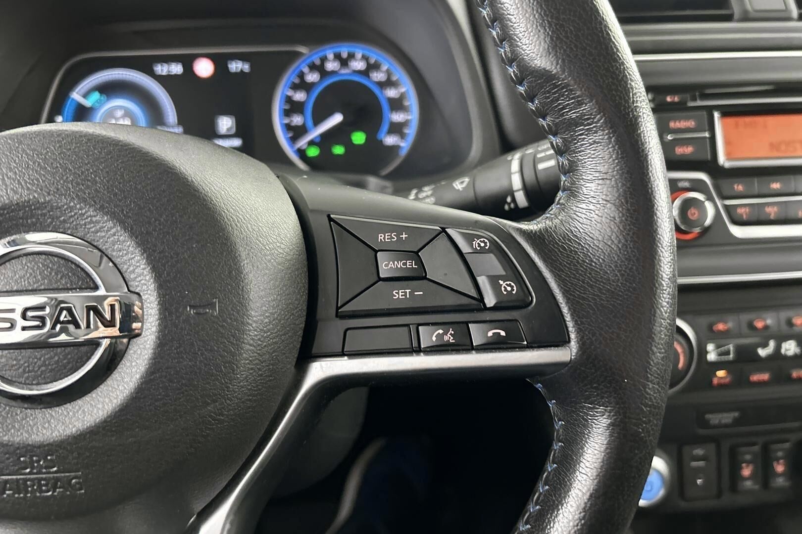 Nissan Leaf iso kuva 13