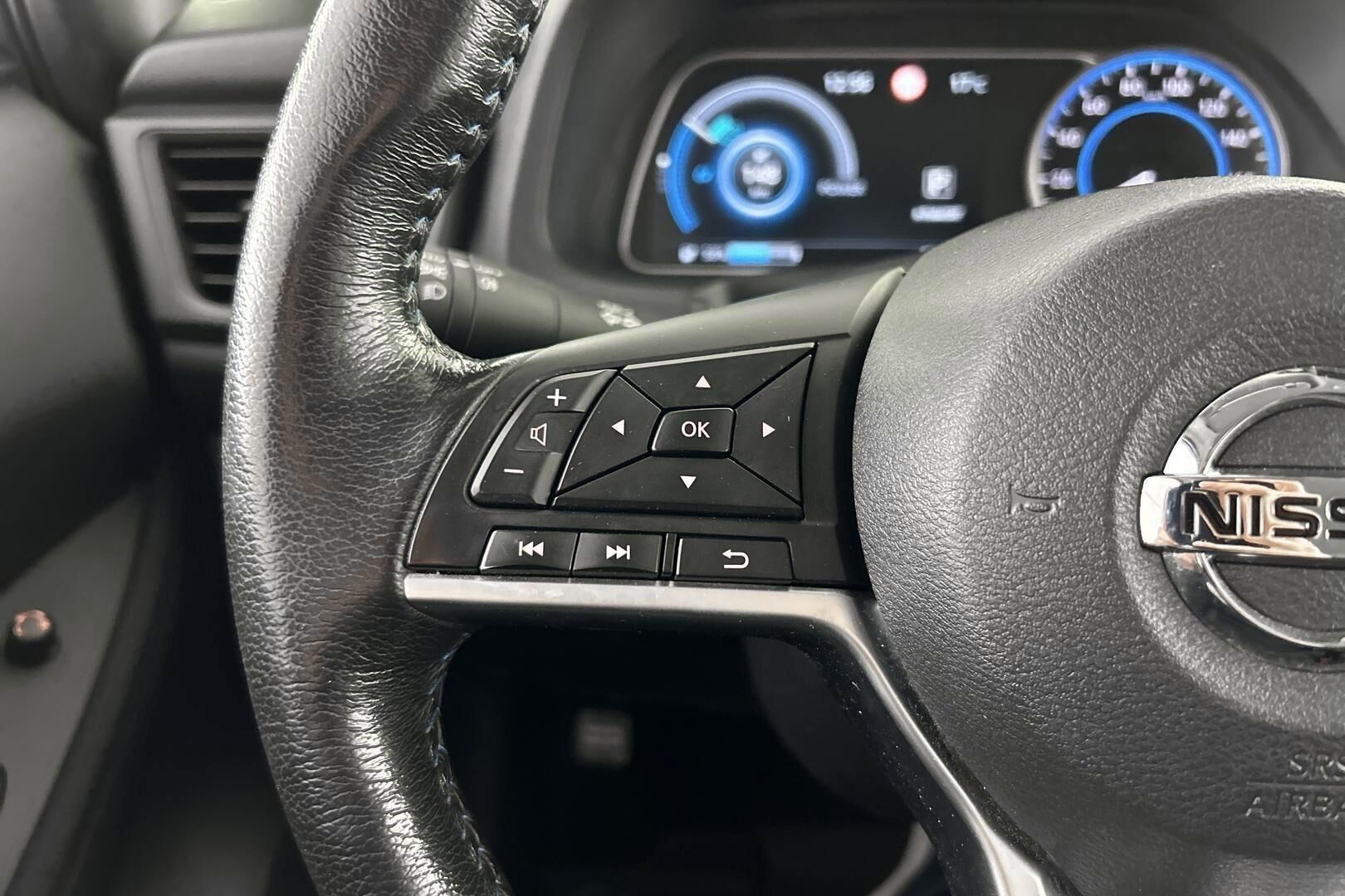 Nissan Leaf iso kuva 14