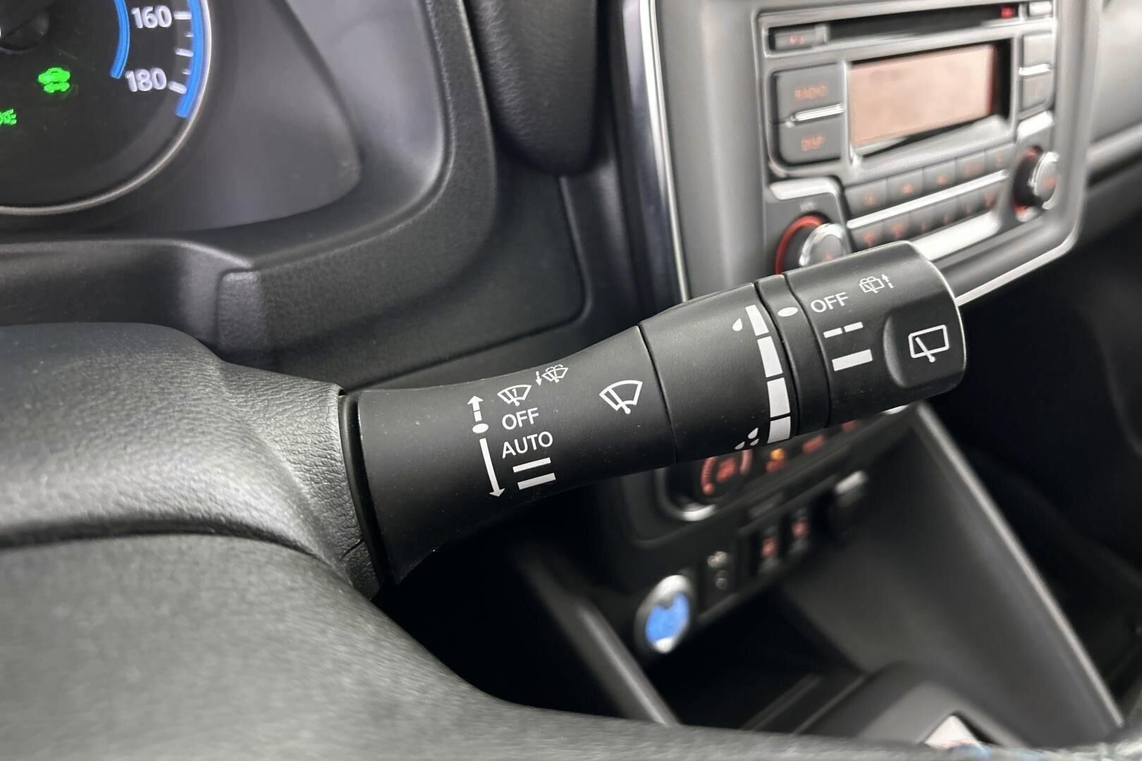 Nissan Leaf iso kuva 15