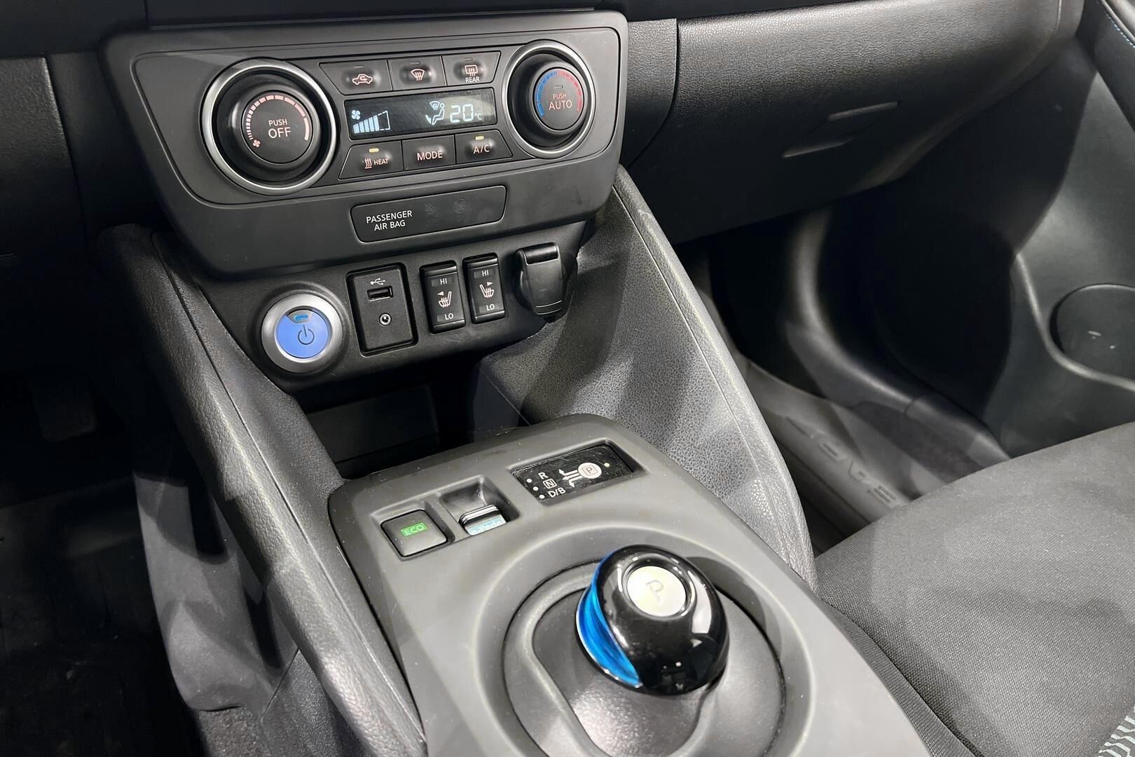 Nissan Leaf iso kuva 17