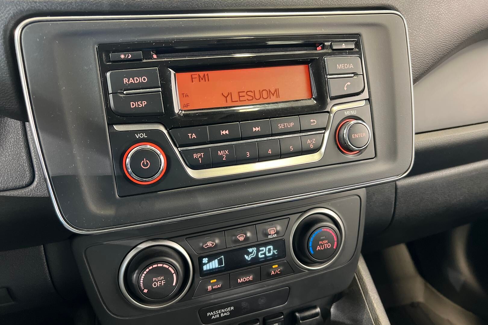 Nissan Leaf iso kuva 18