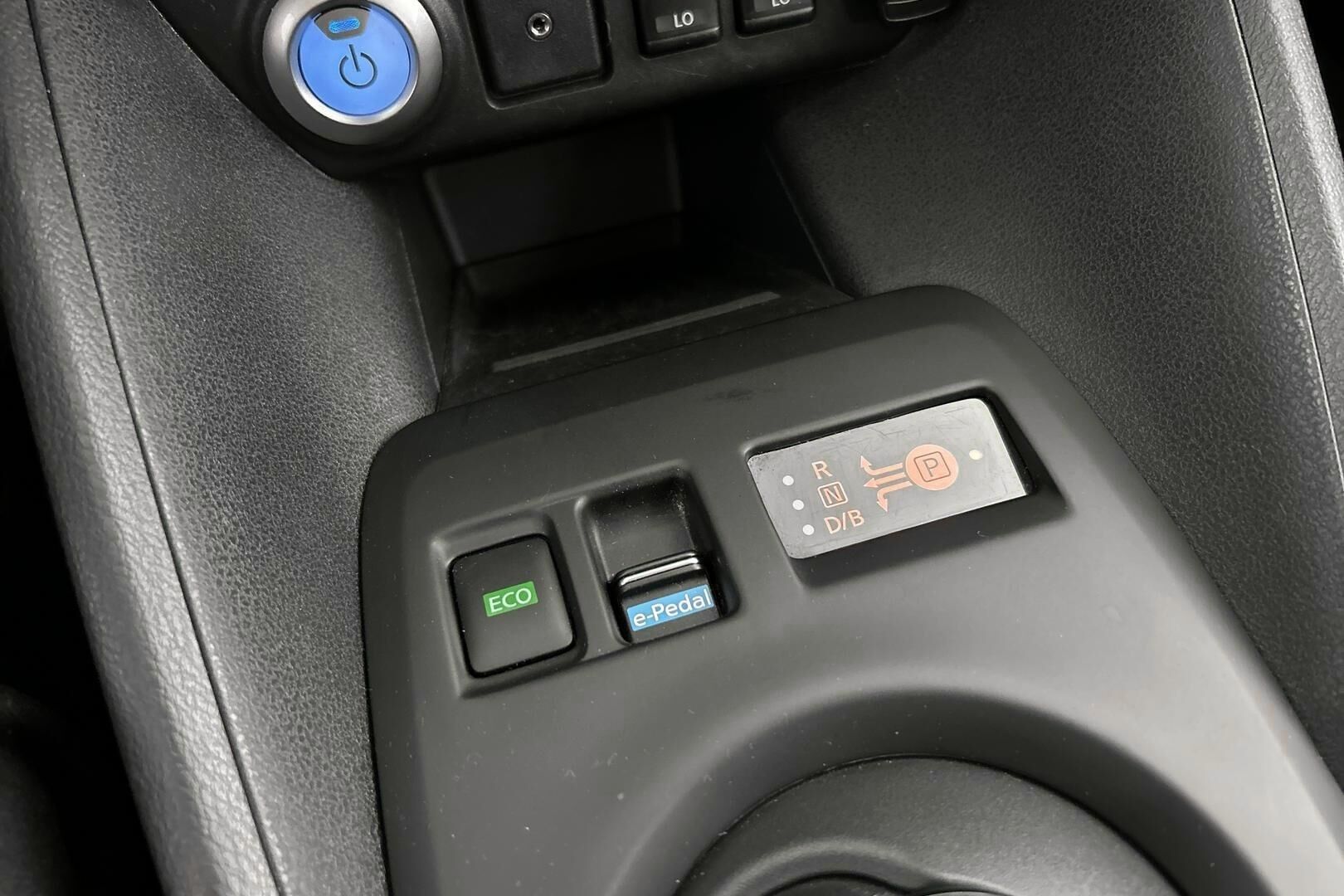 Nissan Leaf iso kuva 20
