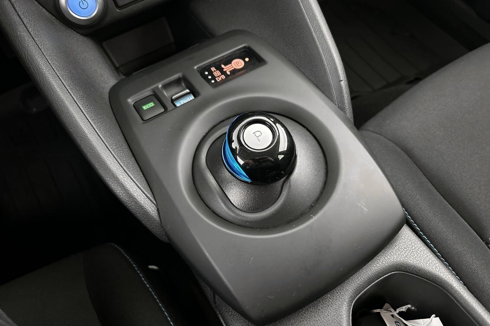 Nissan Leaf iso kuva 21