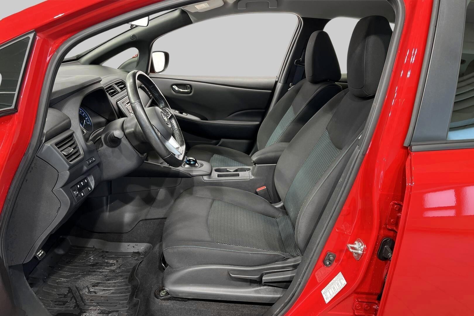 Nissan Leaf iso kuva 8