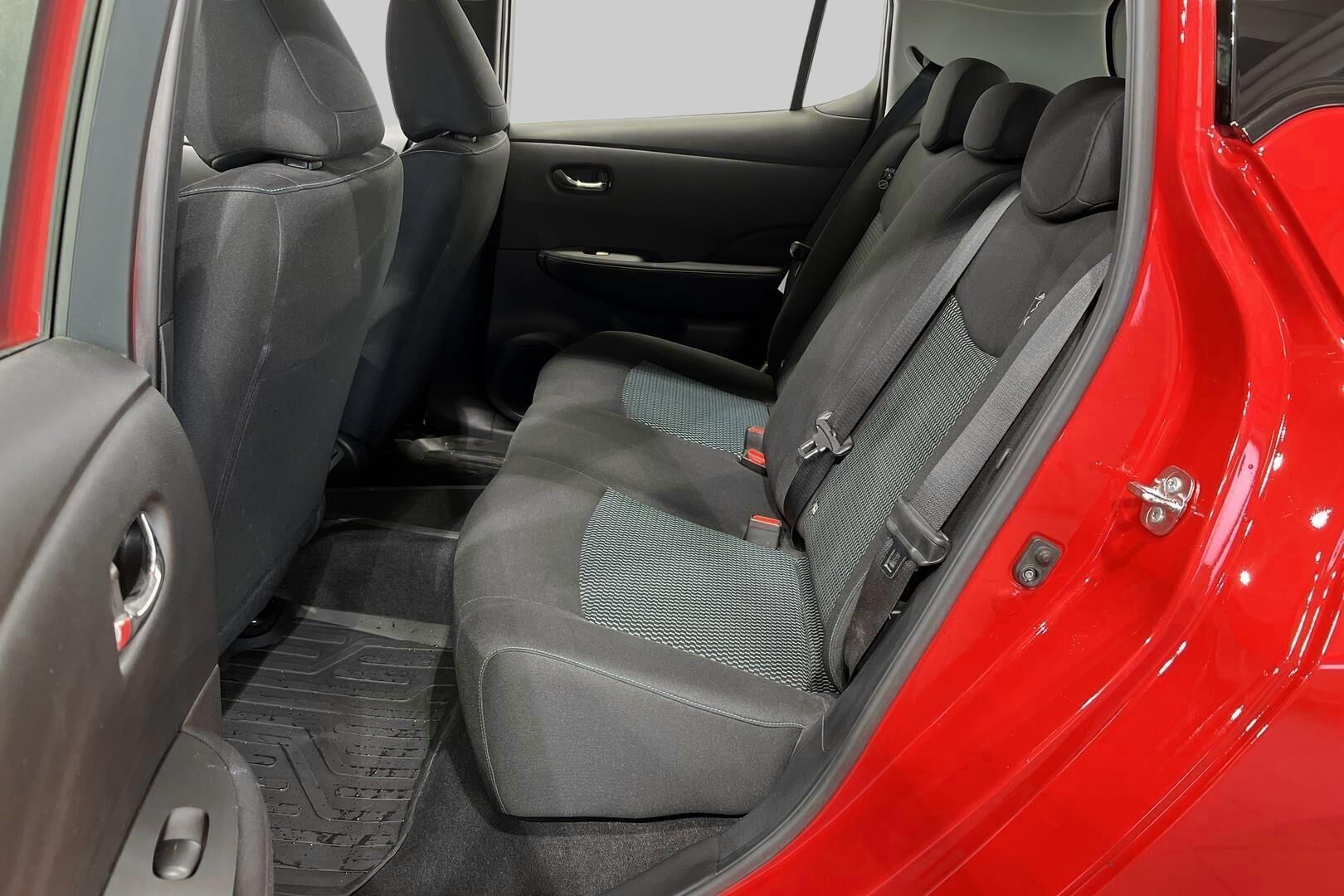 Nissan Leaf iso kuva 9