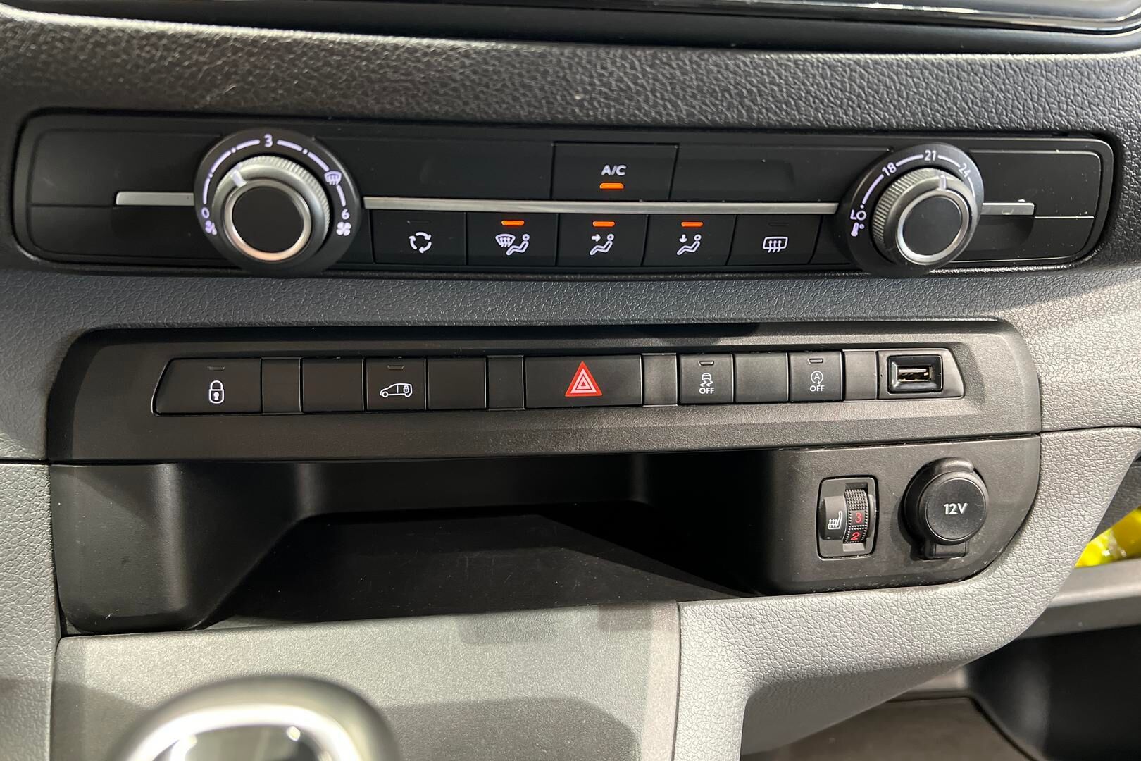 Opel Vivaro iso kuva 13