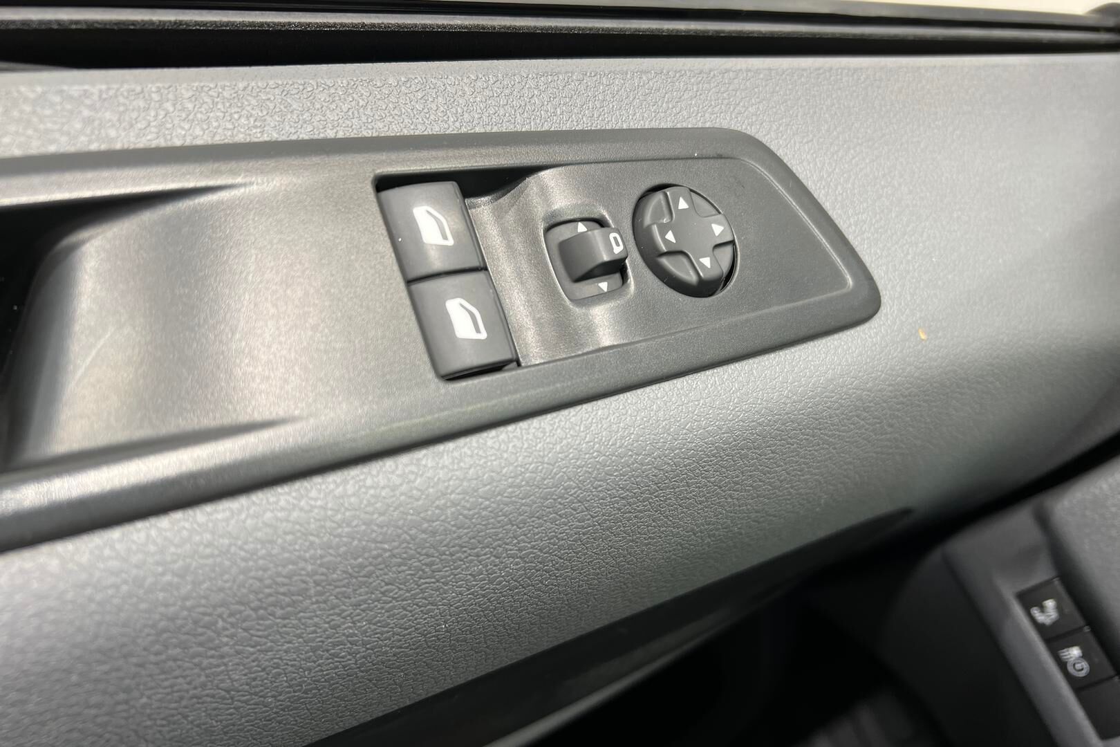 Opel Vivaro iso kuva 28