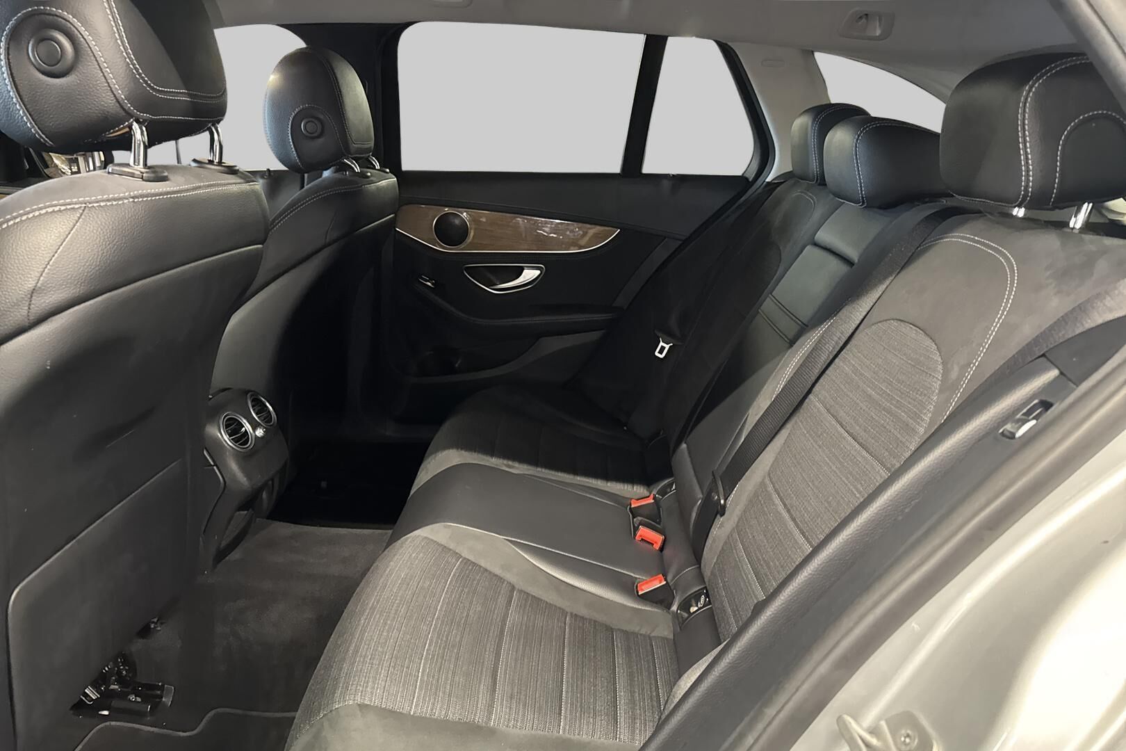 Mercedes-Benz C iso kuva 10