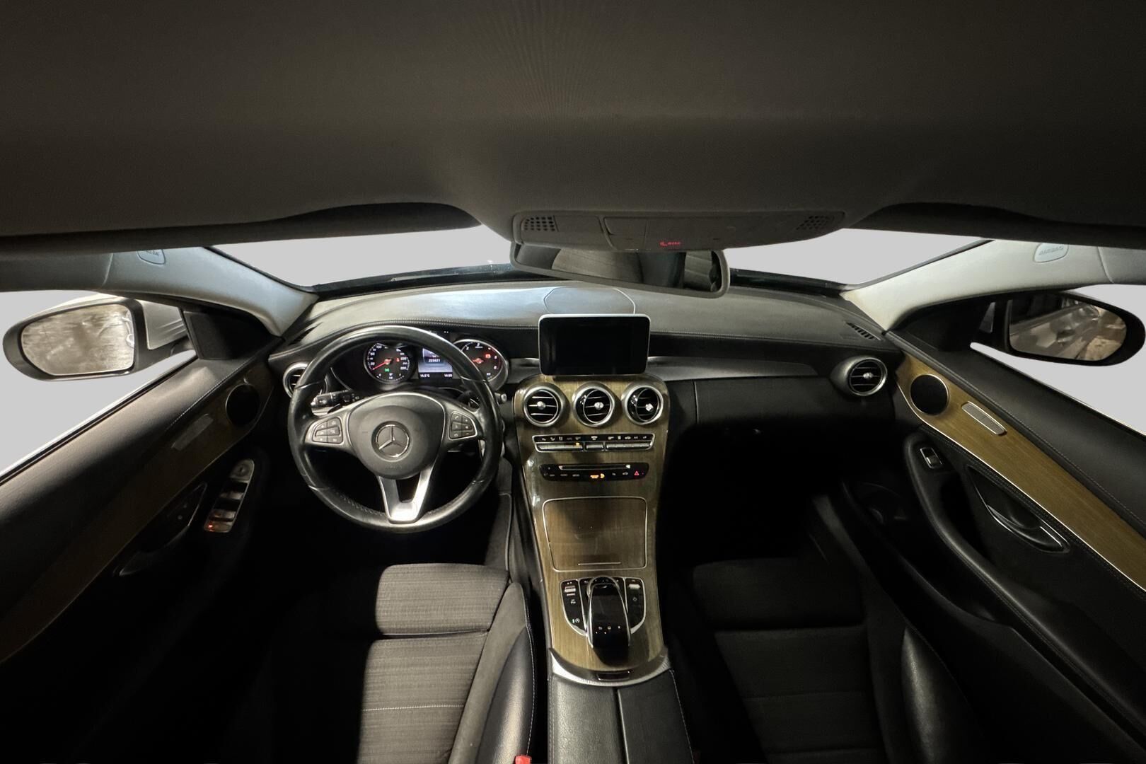 Mercedes-Benz C iso kuva 11