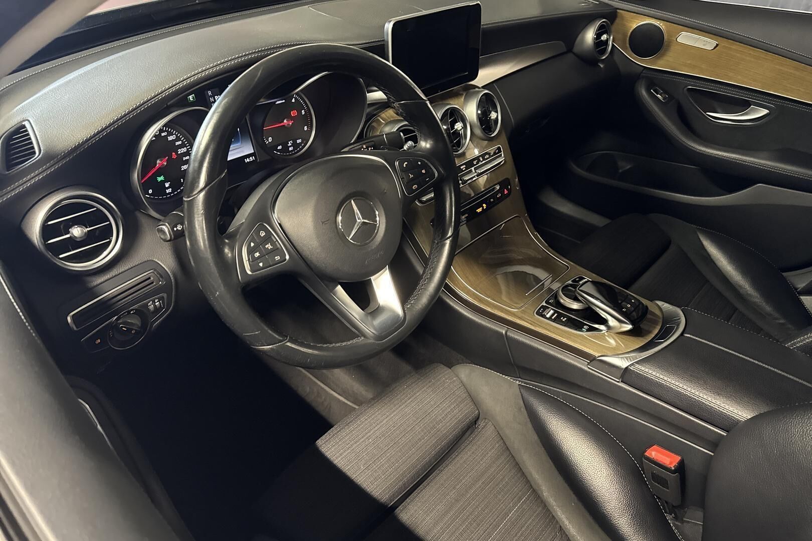 Mercedes-Benz C iso kuva 17
