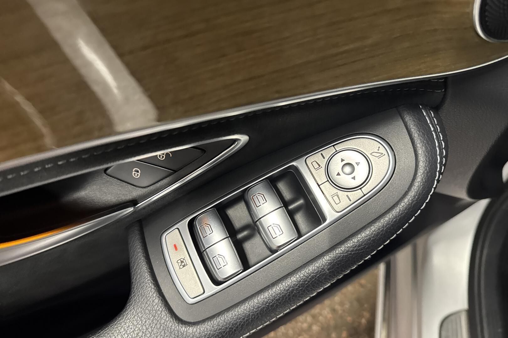 Mercedes-Benz C iso kuva 18