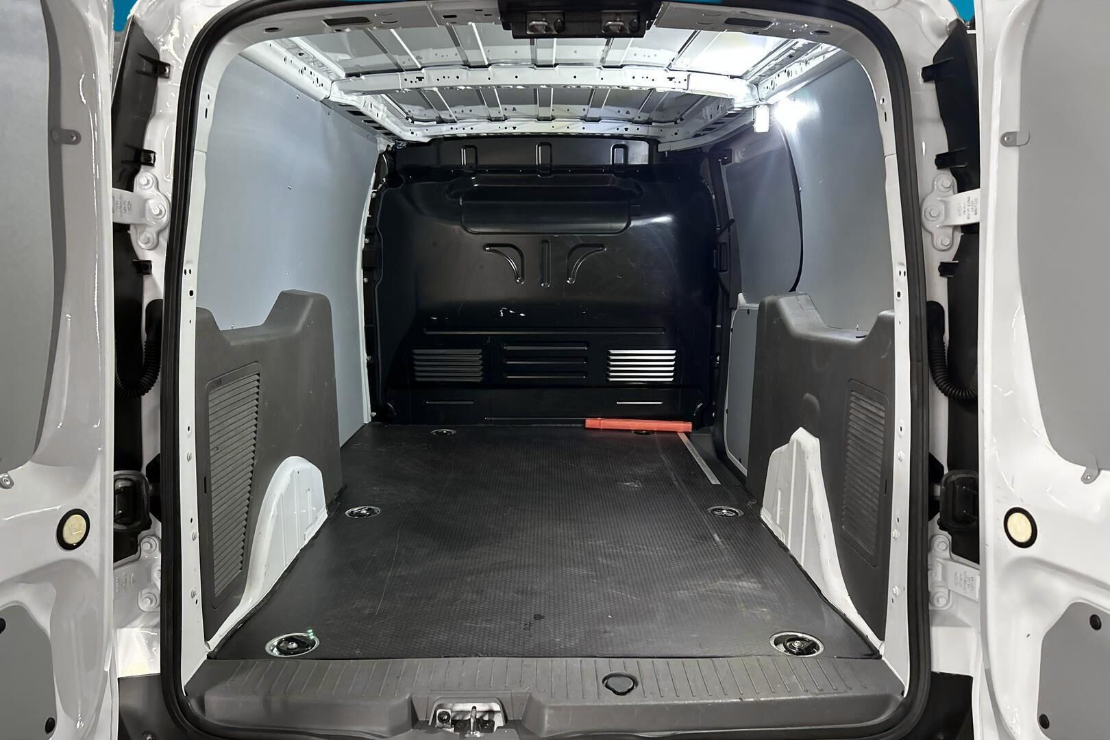 Ford Transit Connect iso kuva 11