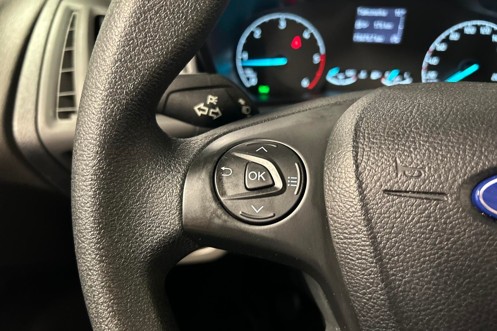 Ford Transit Connect iso kuva 17