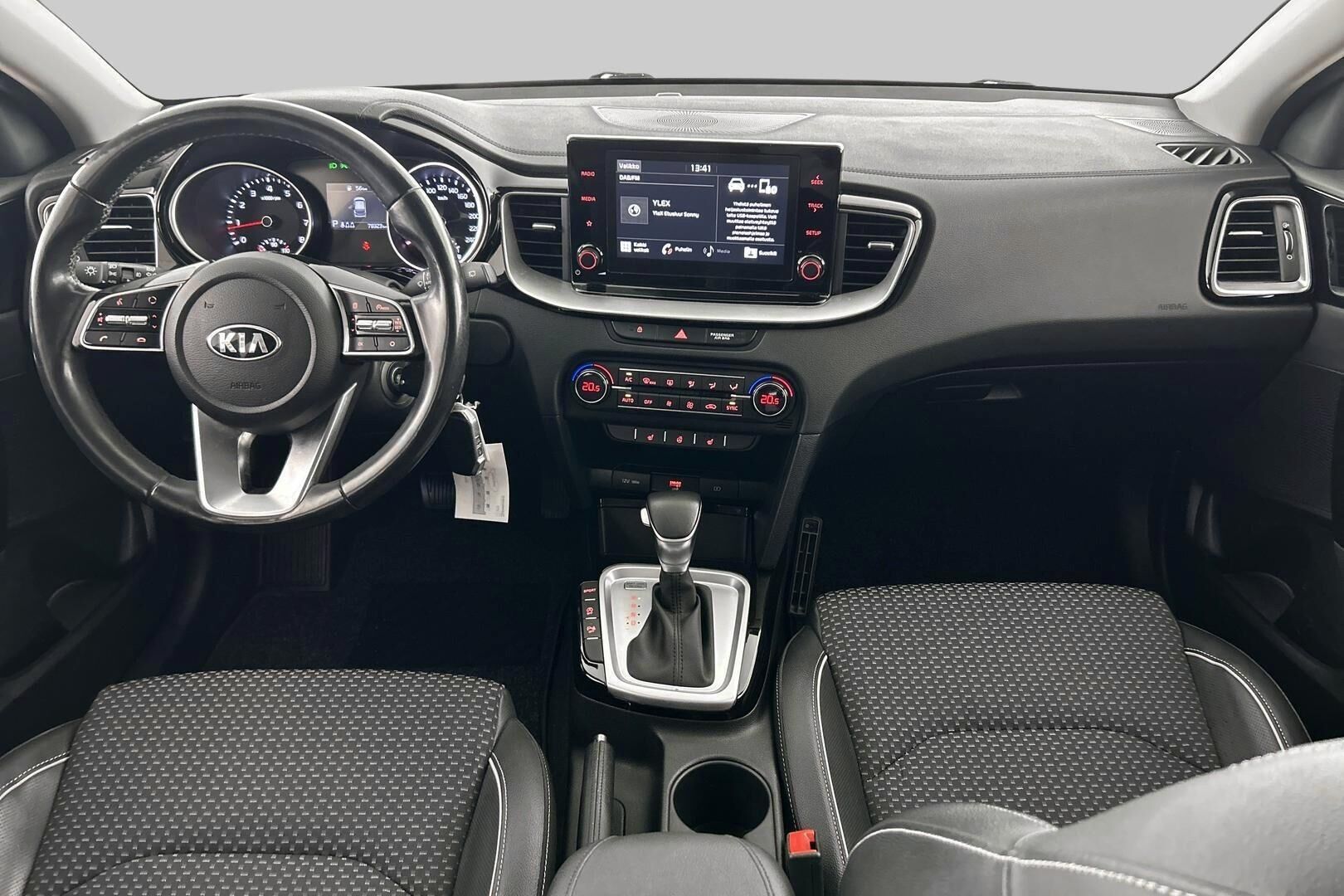 Kia Ceed iso kuva 10