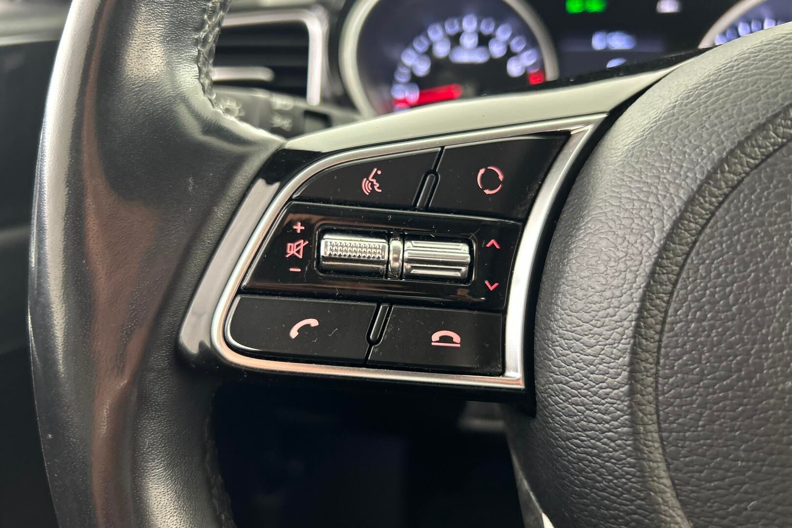 Kia Ceed iso kuva 16